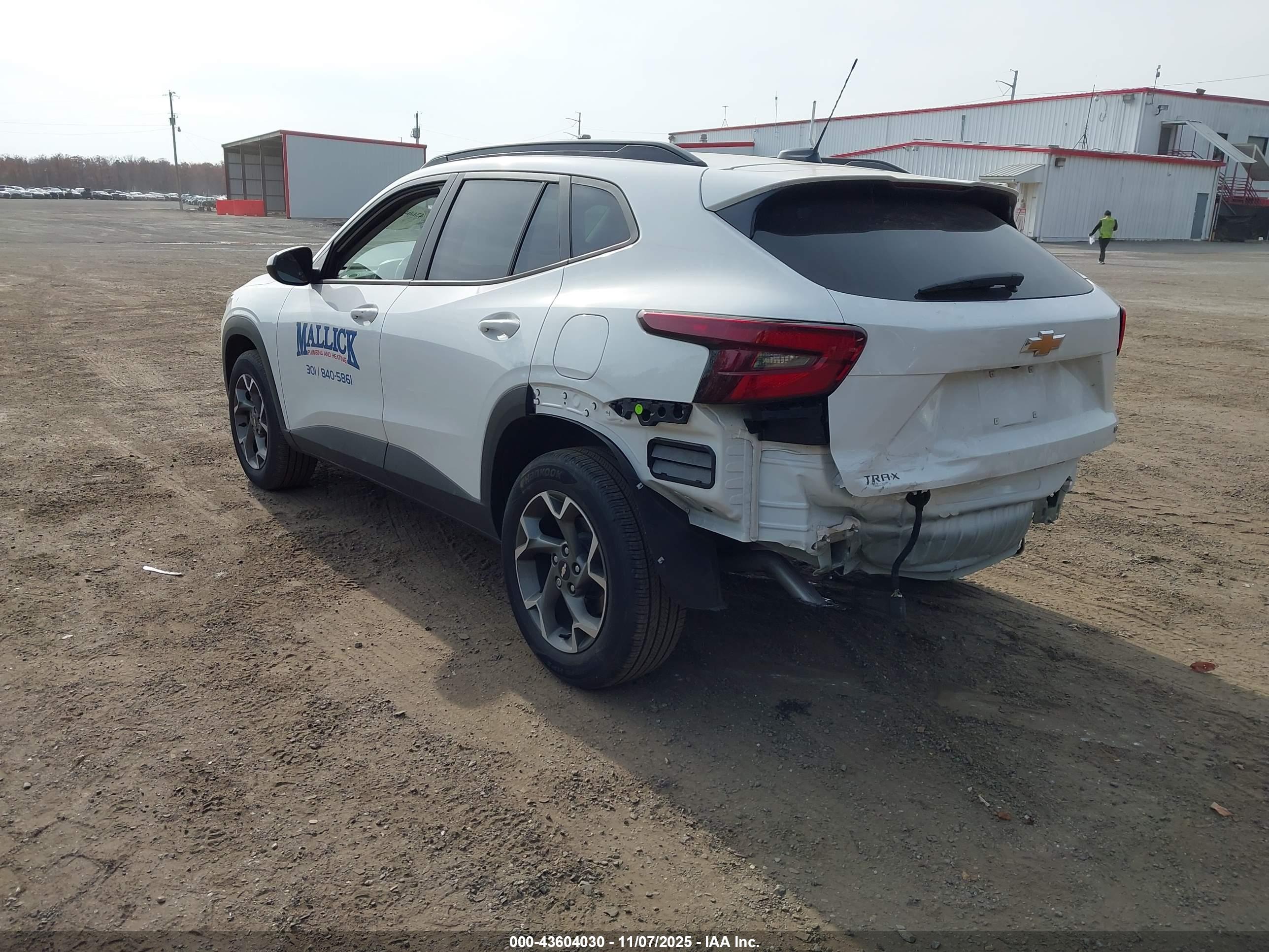 CHEVROLET TRAX image 3