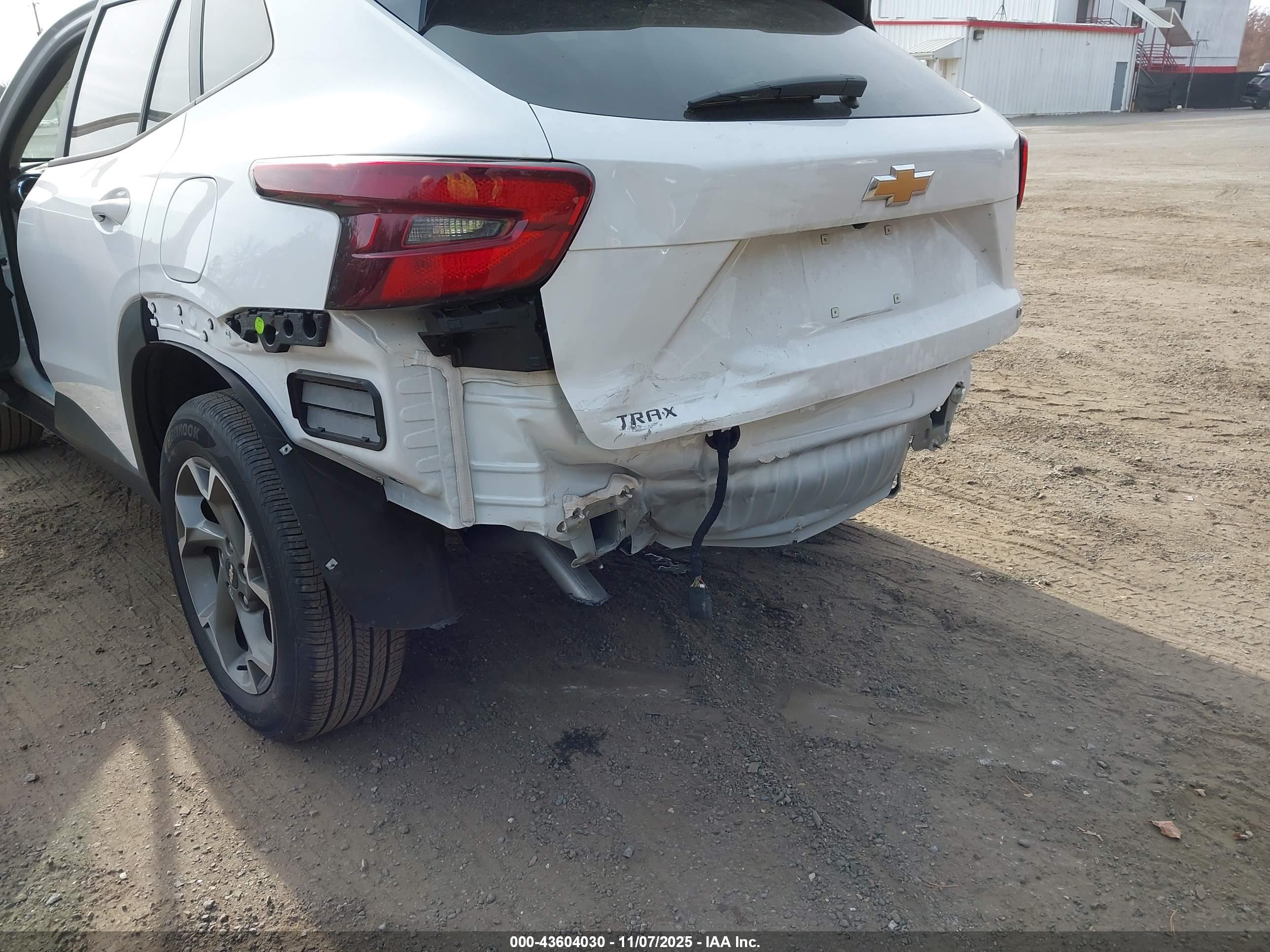 CHEVROLET TRAX image 6