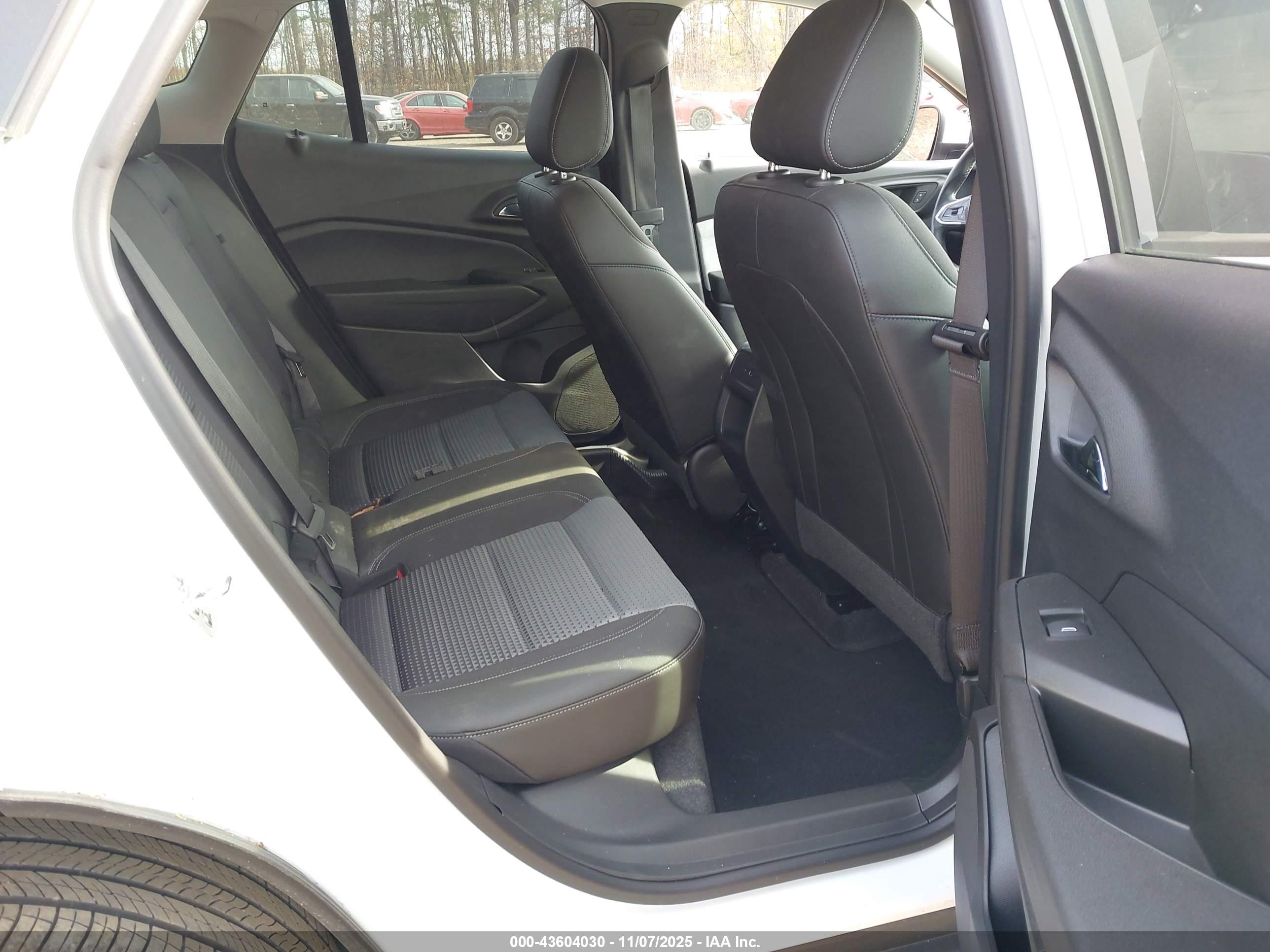 CHEVROLET TRAX image 8