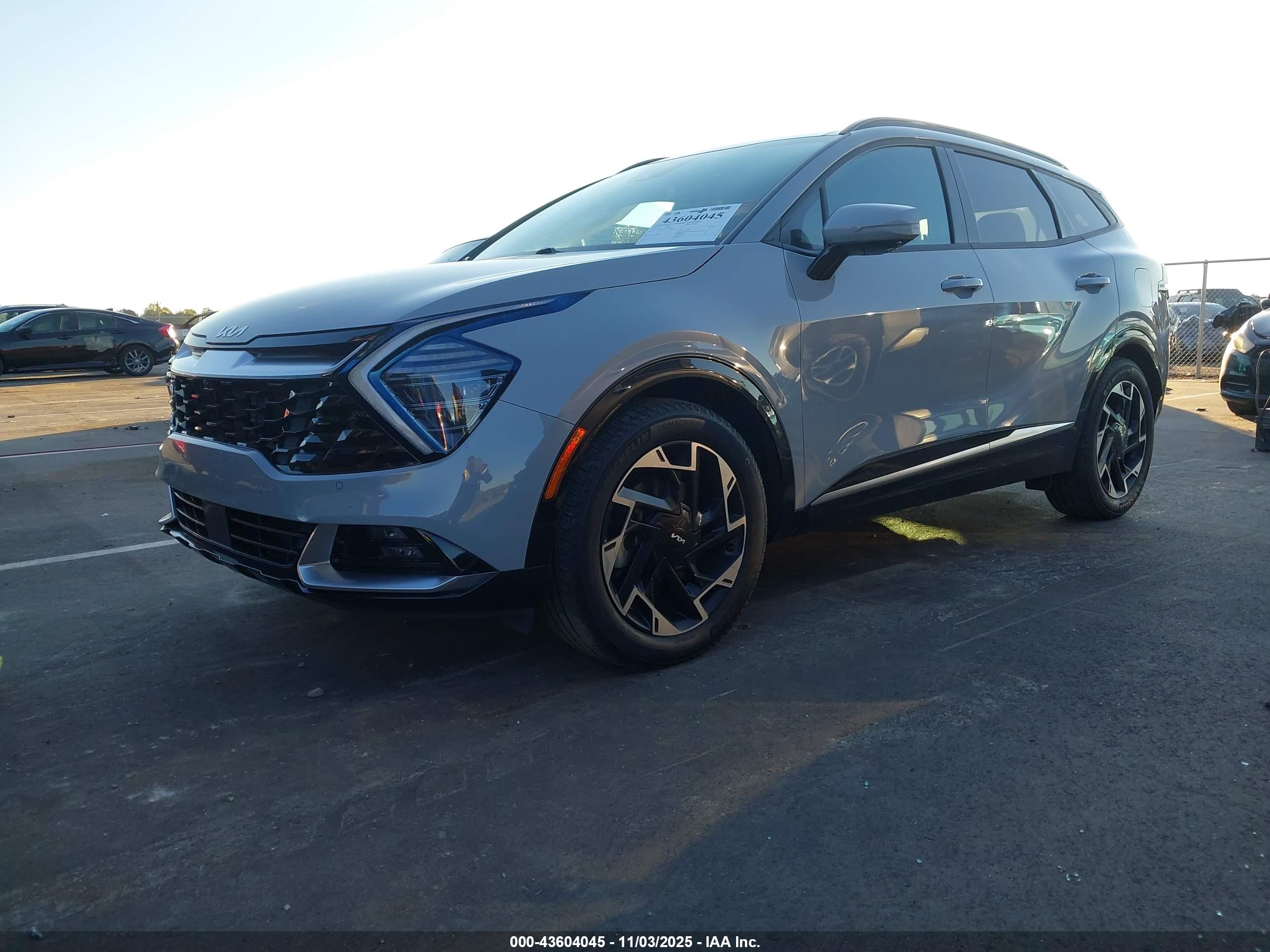 KIA SPORTAGE image 2