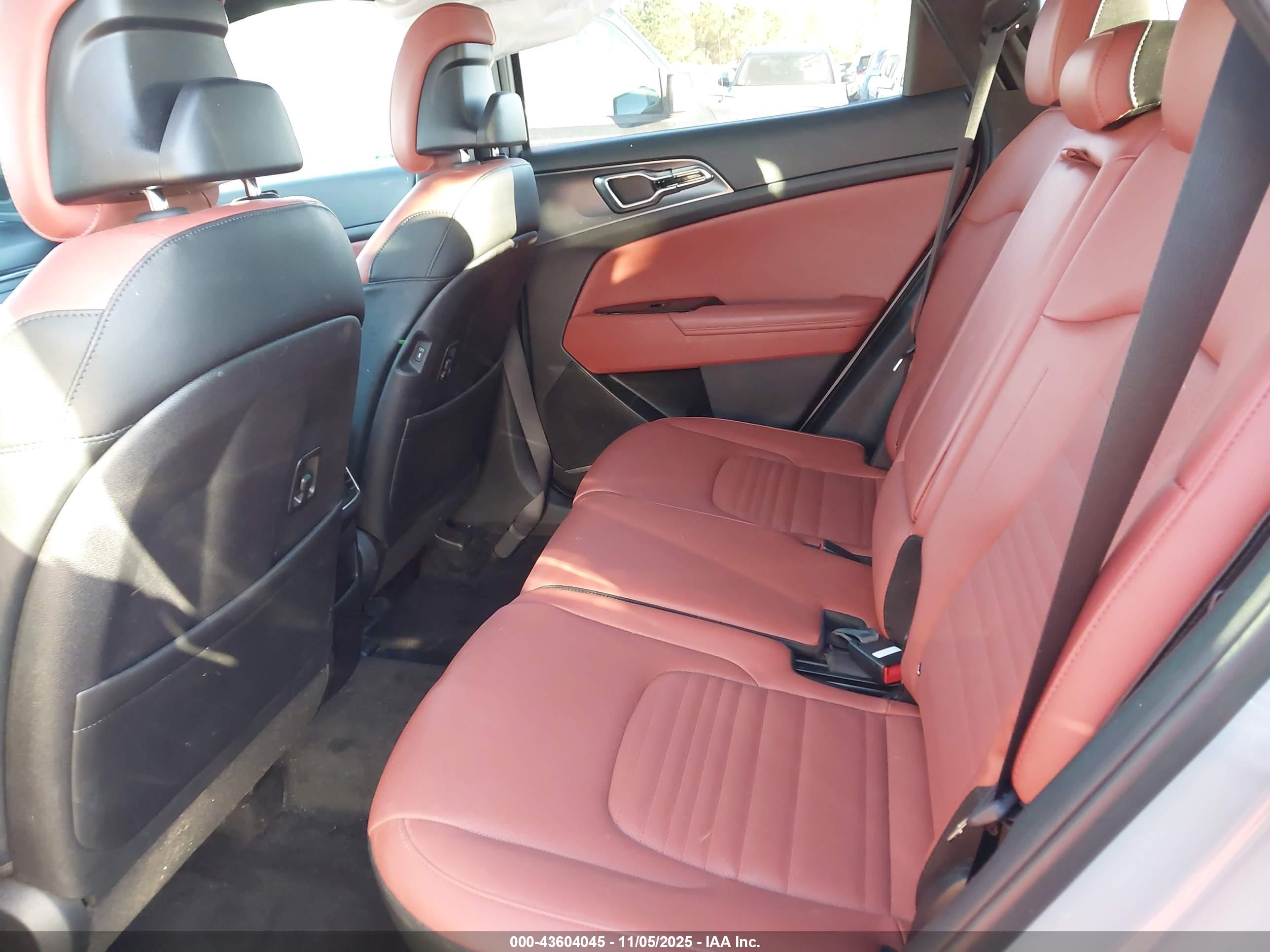 KIA SPORTAGE image 8