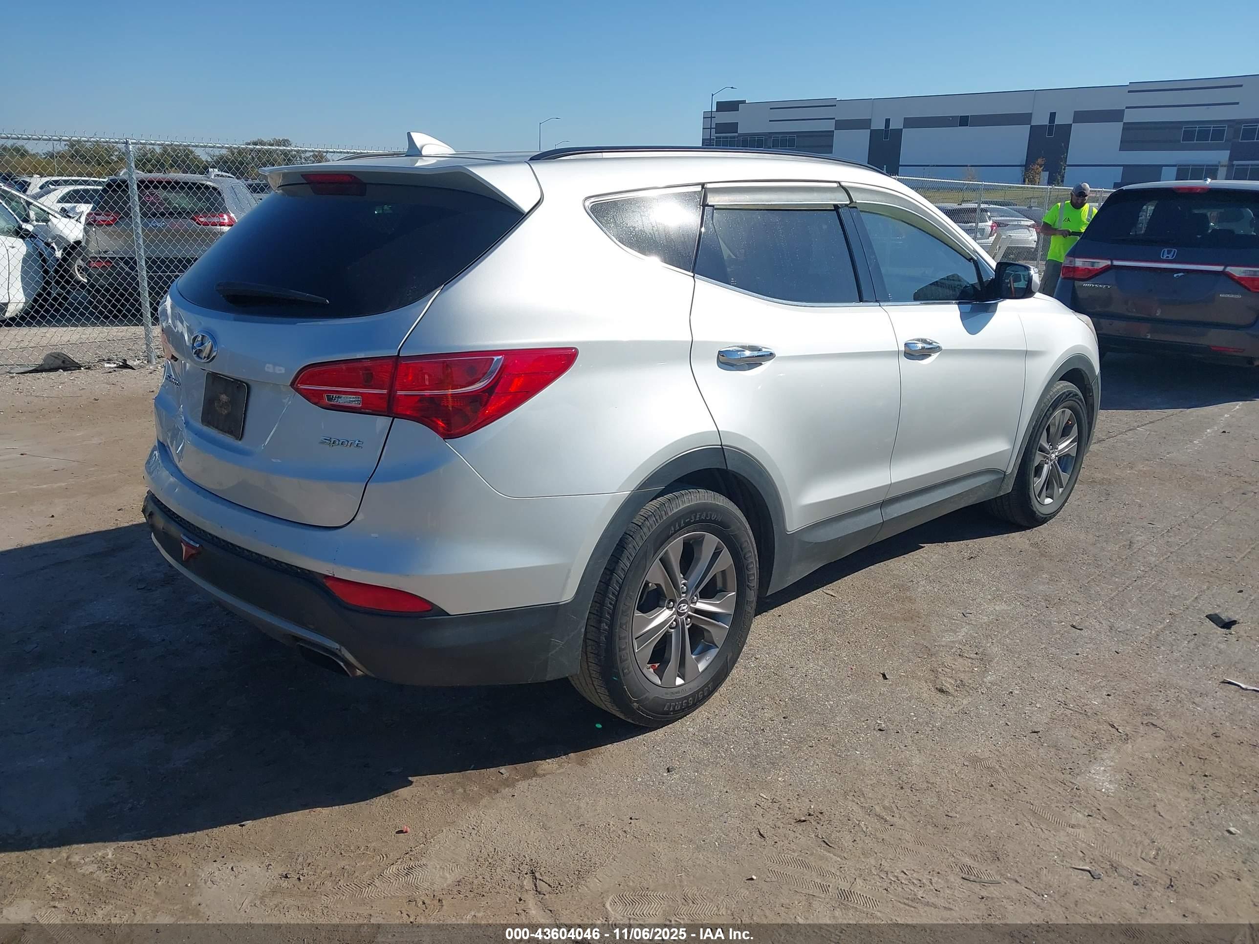 HYUNDAI SANTA image 4