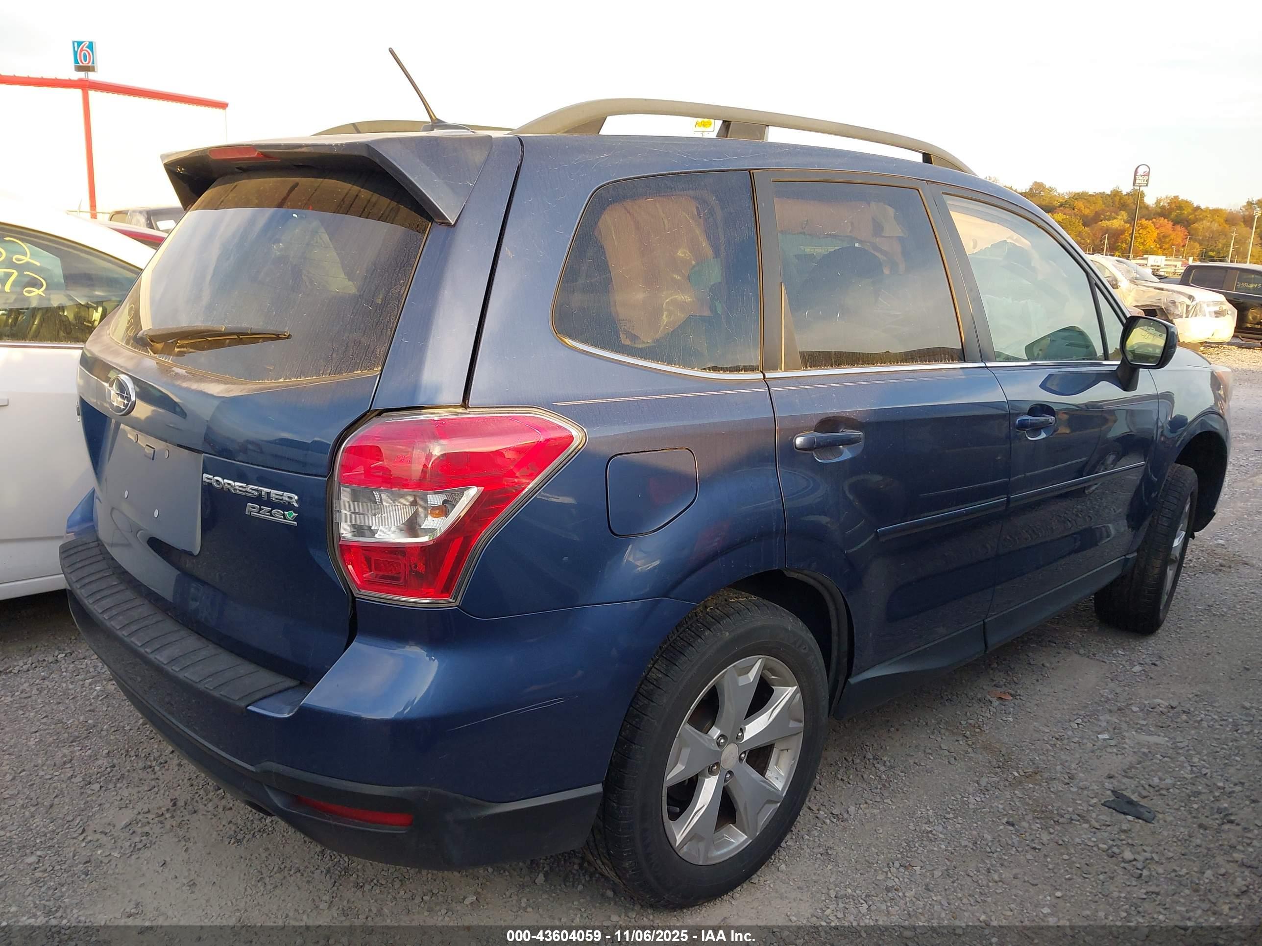 SUBARU FORESTER image 4