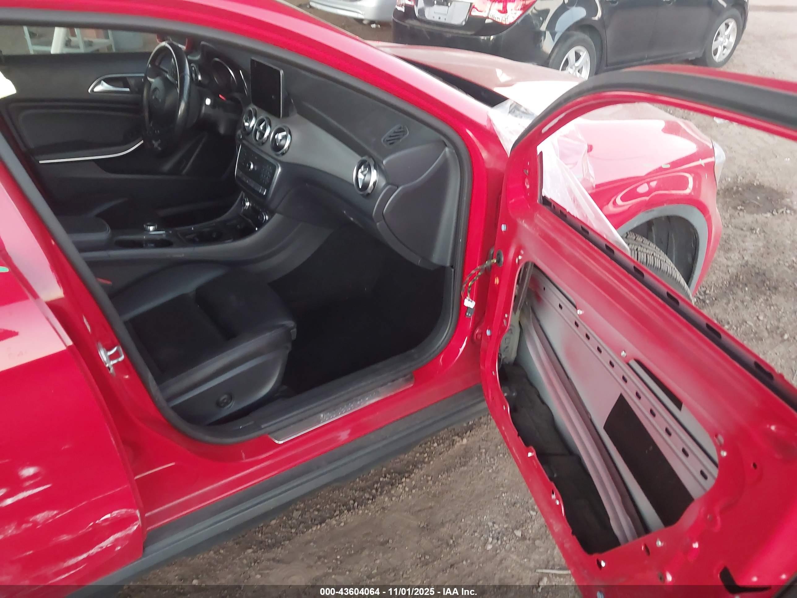 MERCEDES-BENZ GLA image 5