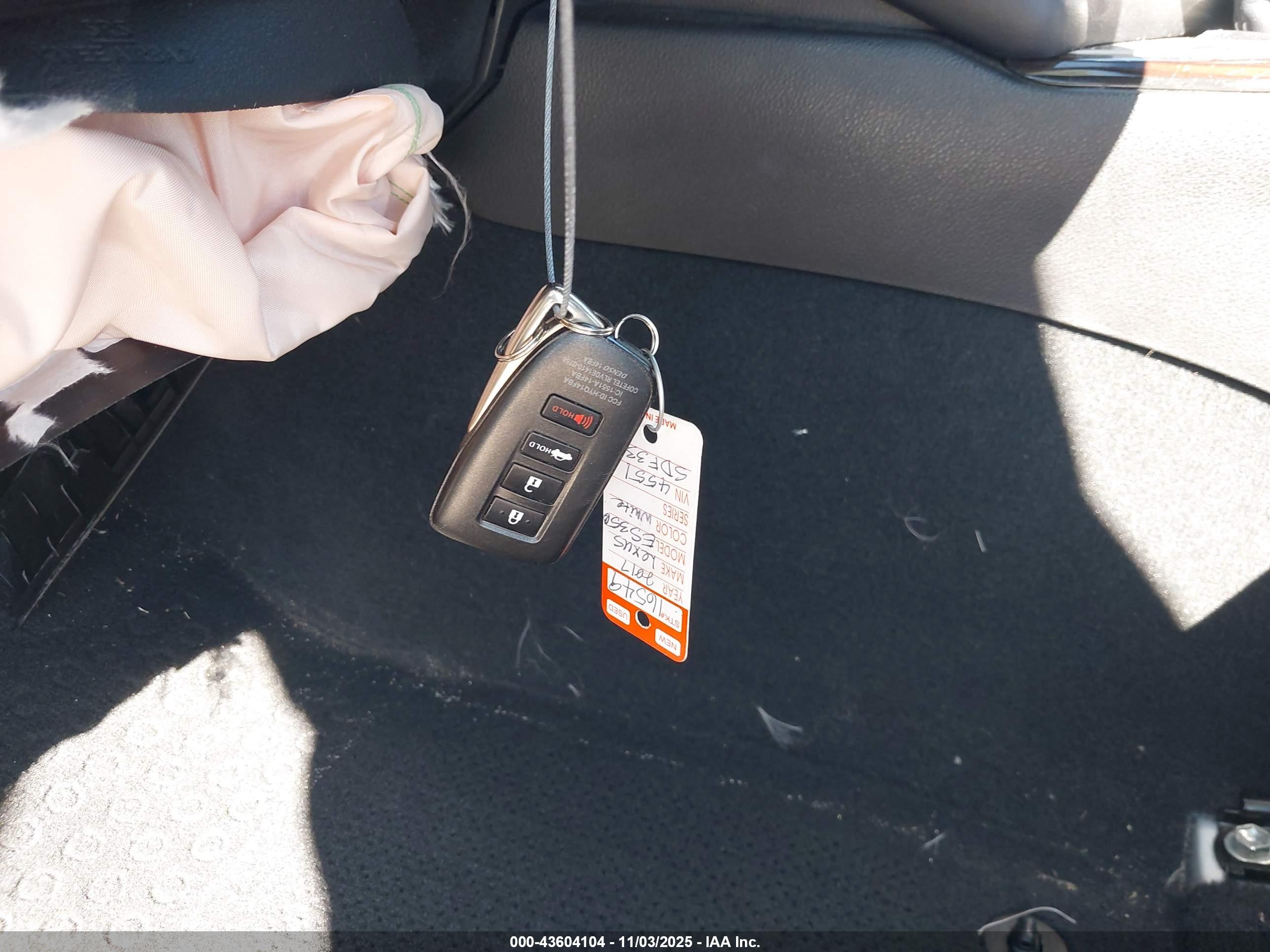 LEXUS ES image 11