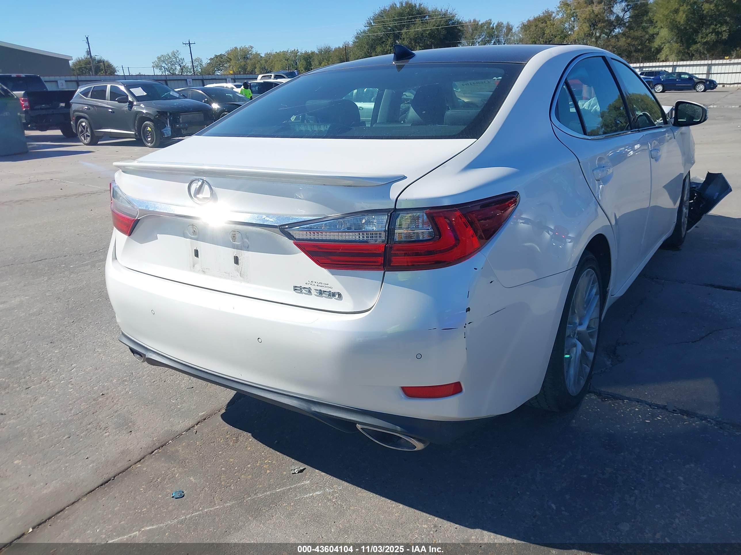 LEXUS ES image 4