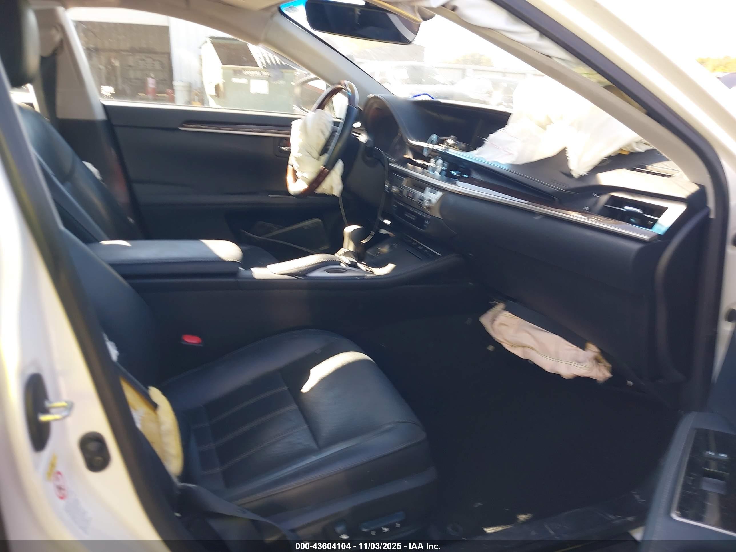 LEXUS ES image 5
