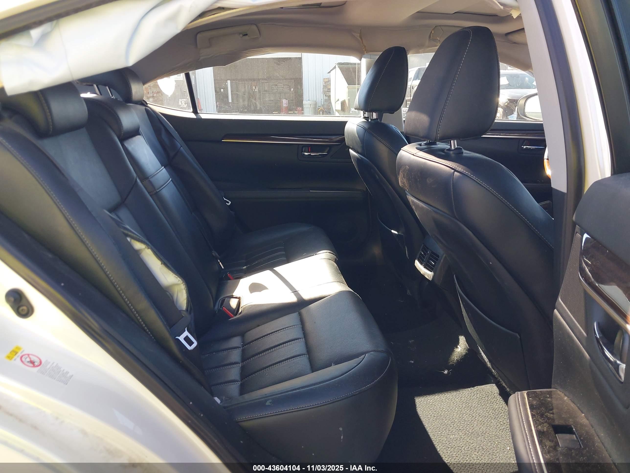 LEXUS ES image 8