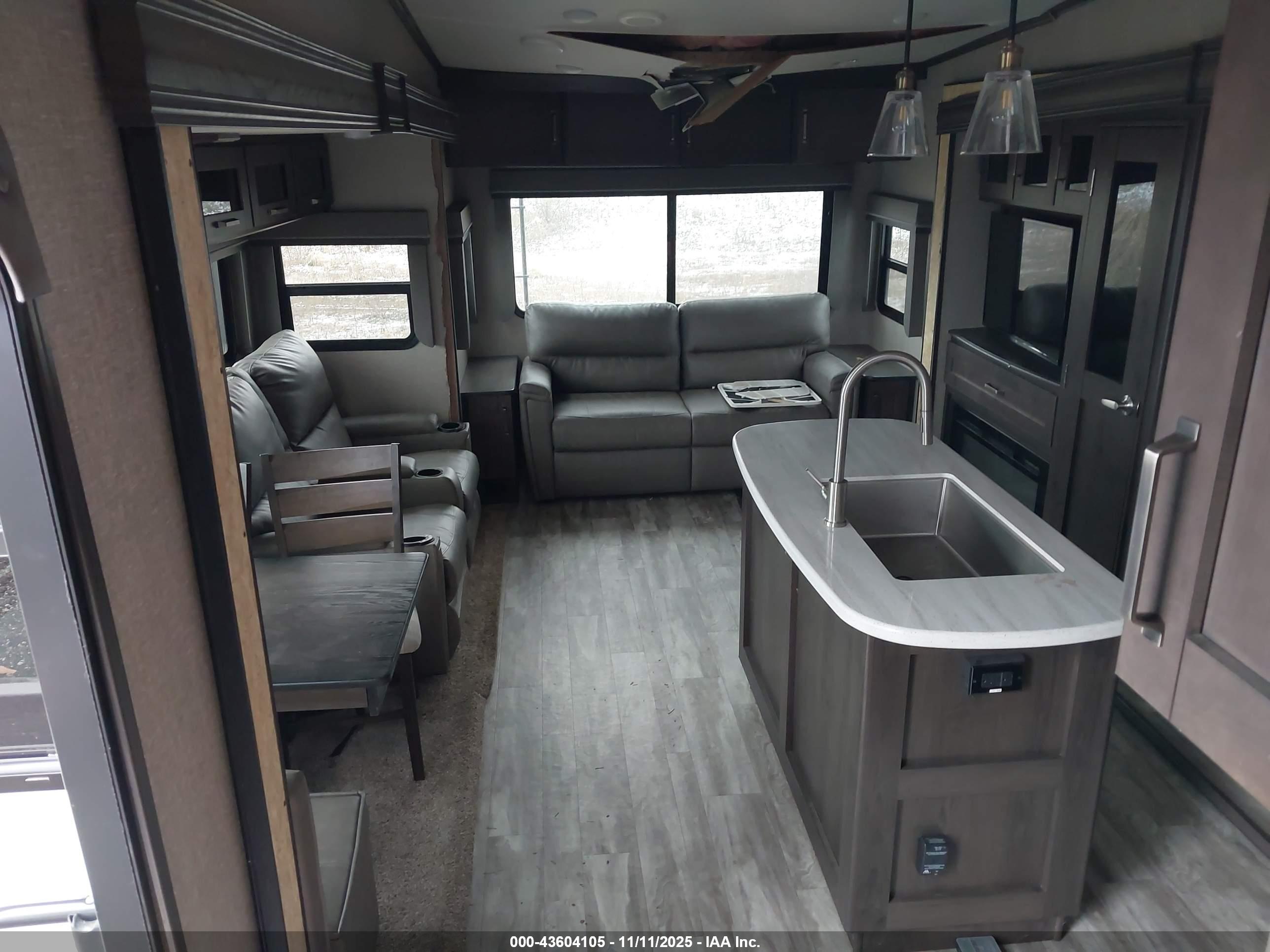 GRAND DESIGN image 8