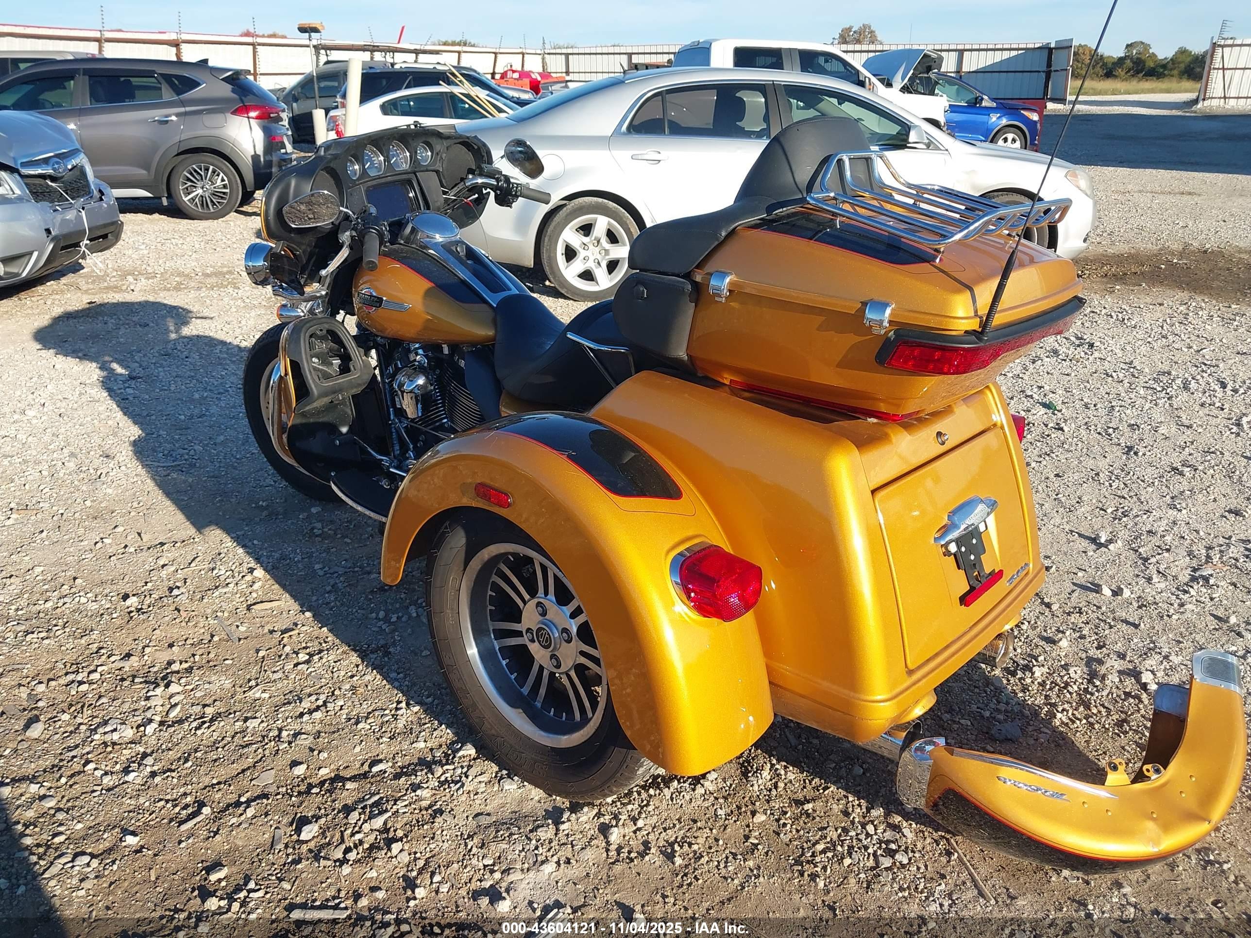 HARLEY-DAVIDSON FLHTCUTG image 3