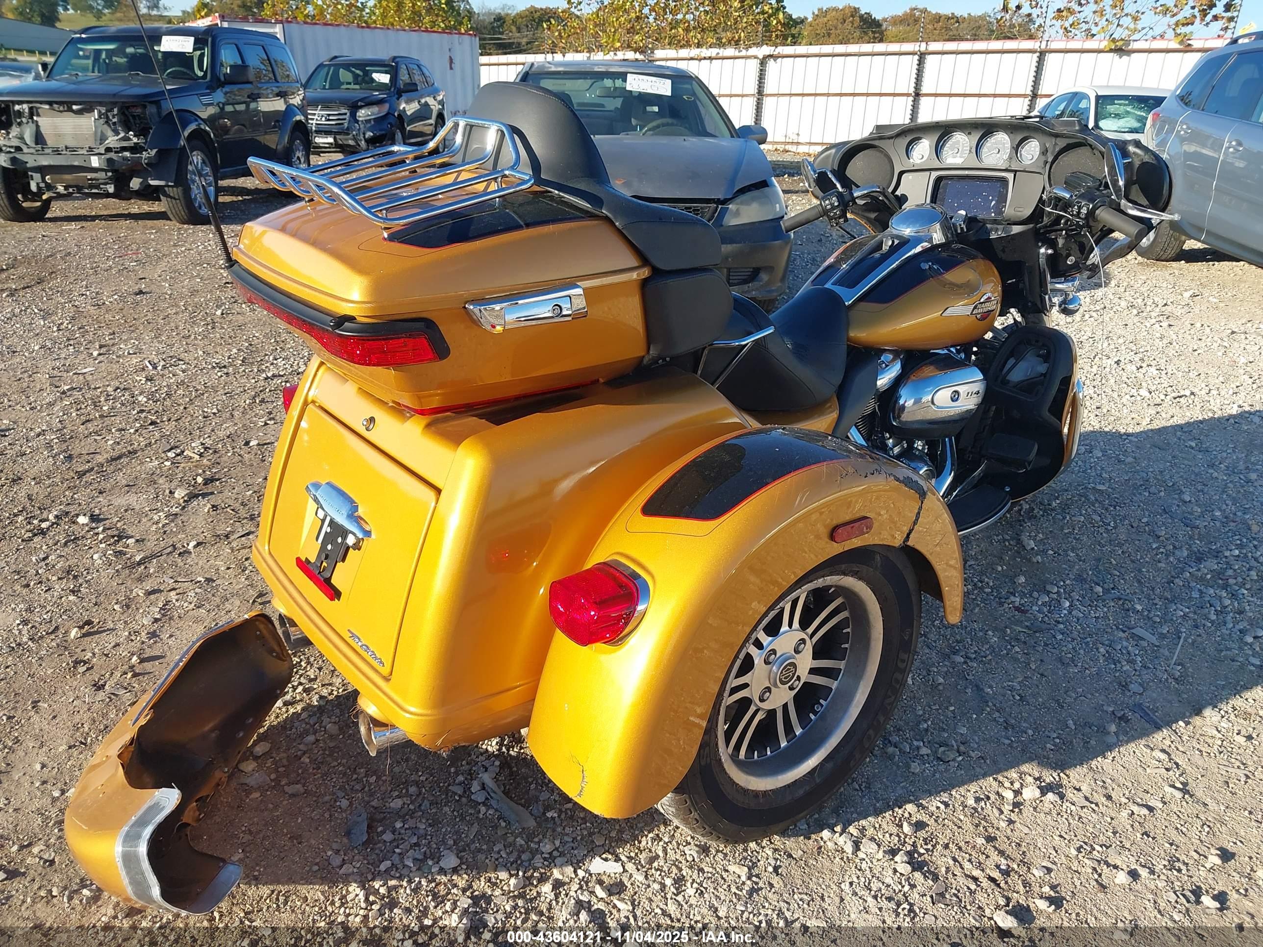 HARLEY-DAVIDSON FLHTCUTG image 4
