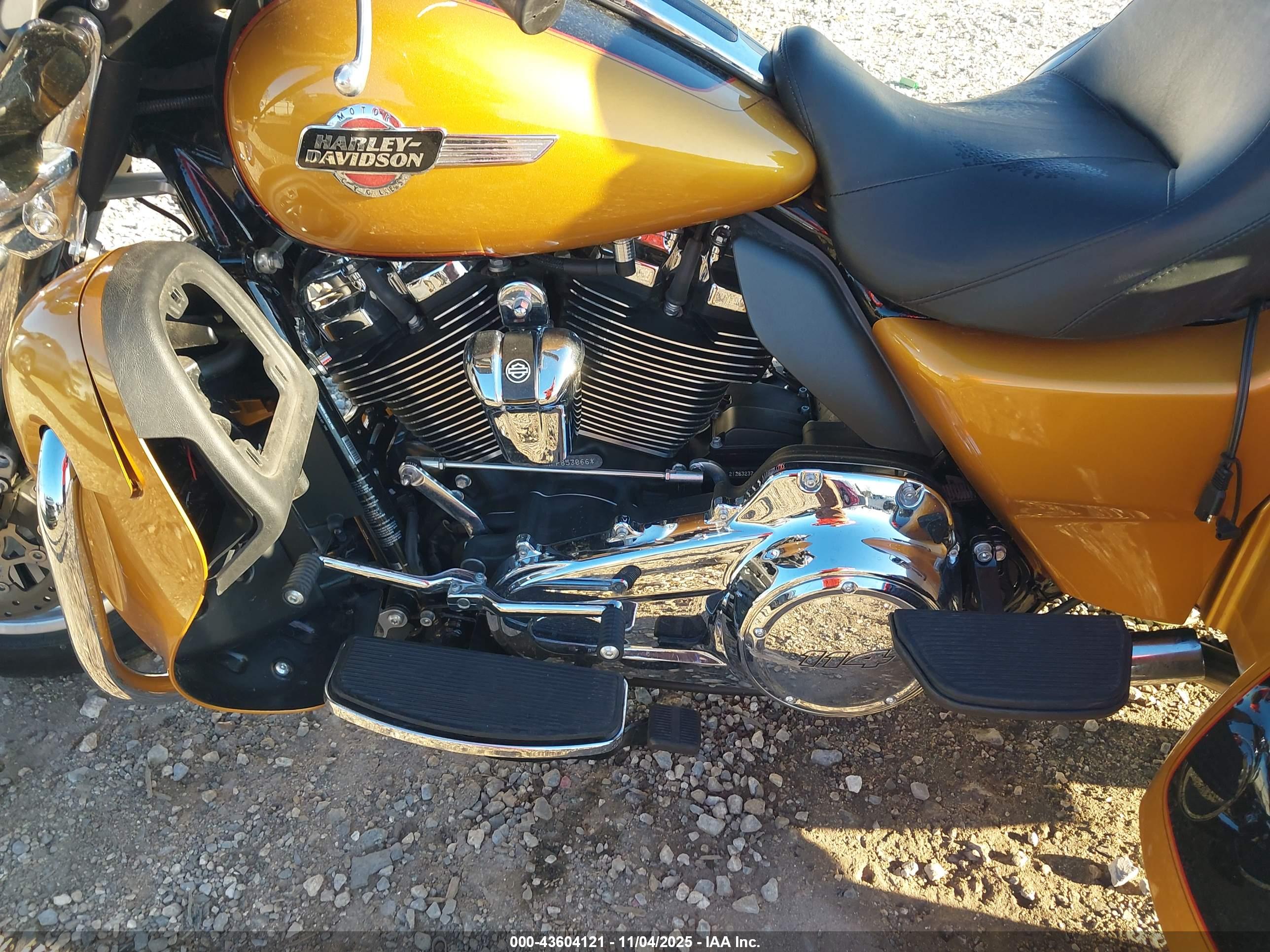 HARLEY-DAVIDSON FLHTCUTG image 9