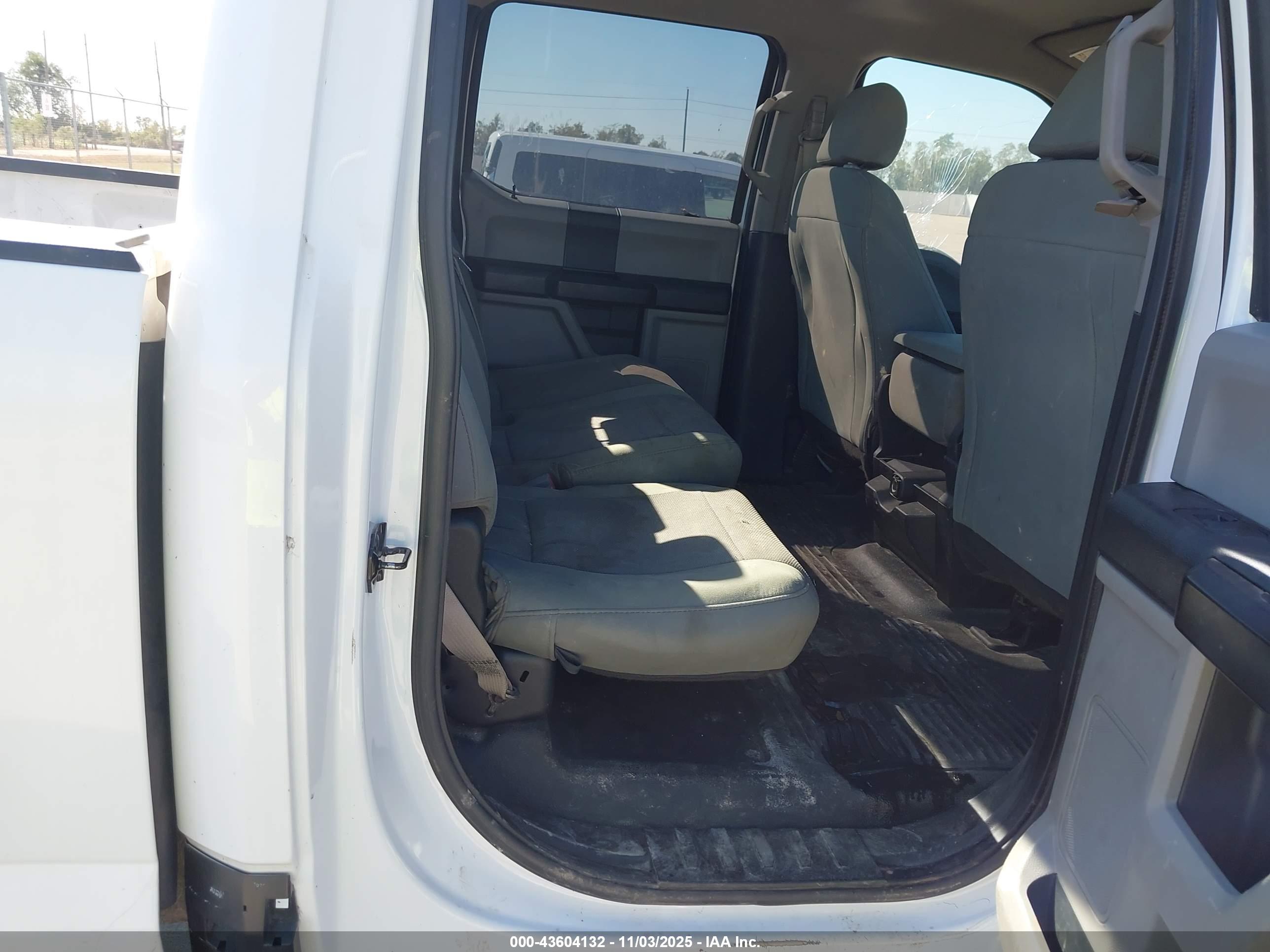 FORD F-350 image 8