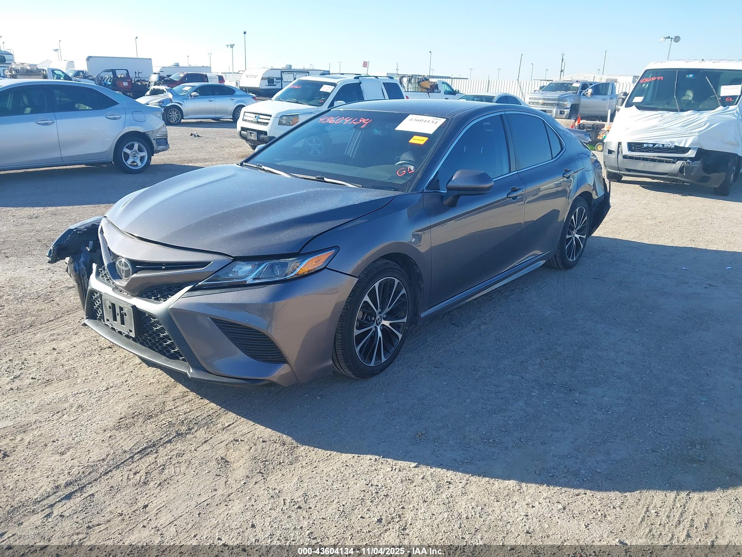 TOYOTA CAMRY image 2