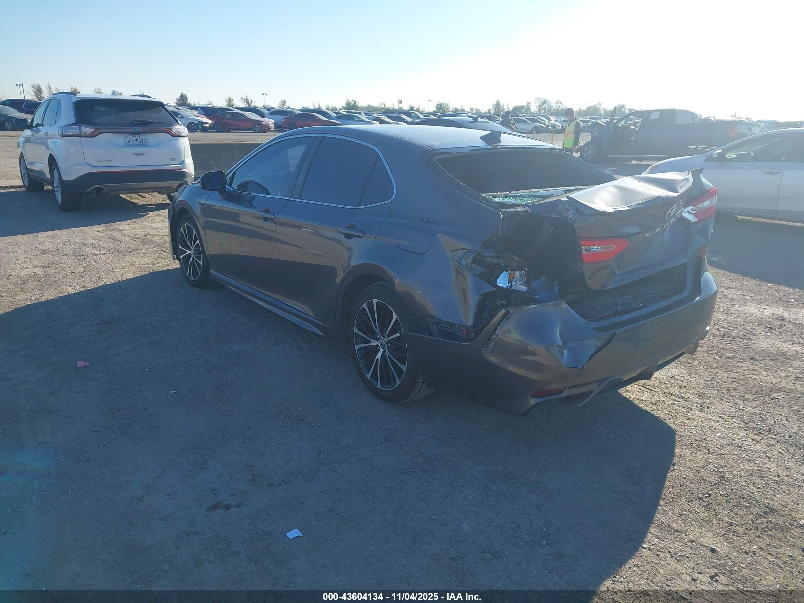 TOYOTA CAMRY image 3