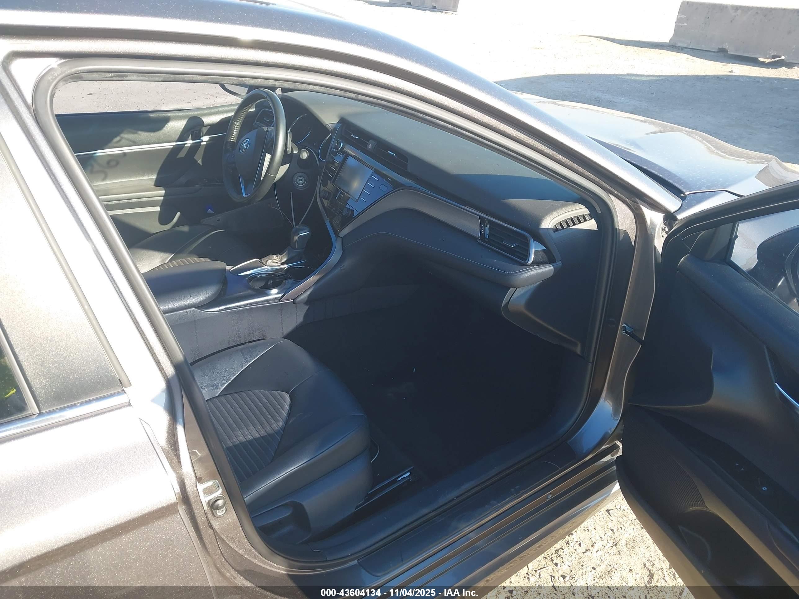 TOYOTA CAMRY image 5