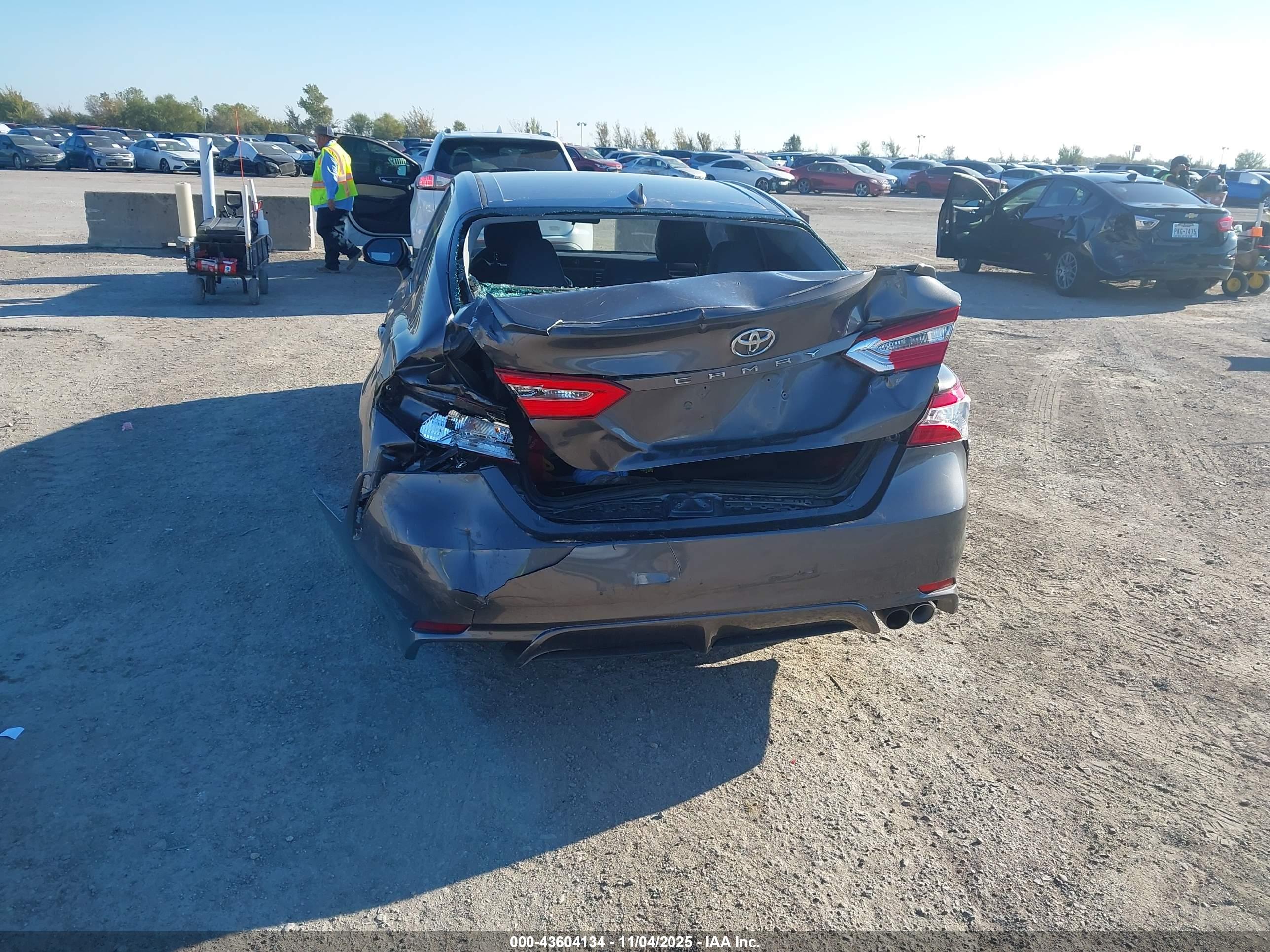 TOYOTA CAMRY image 6