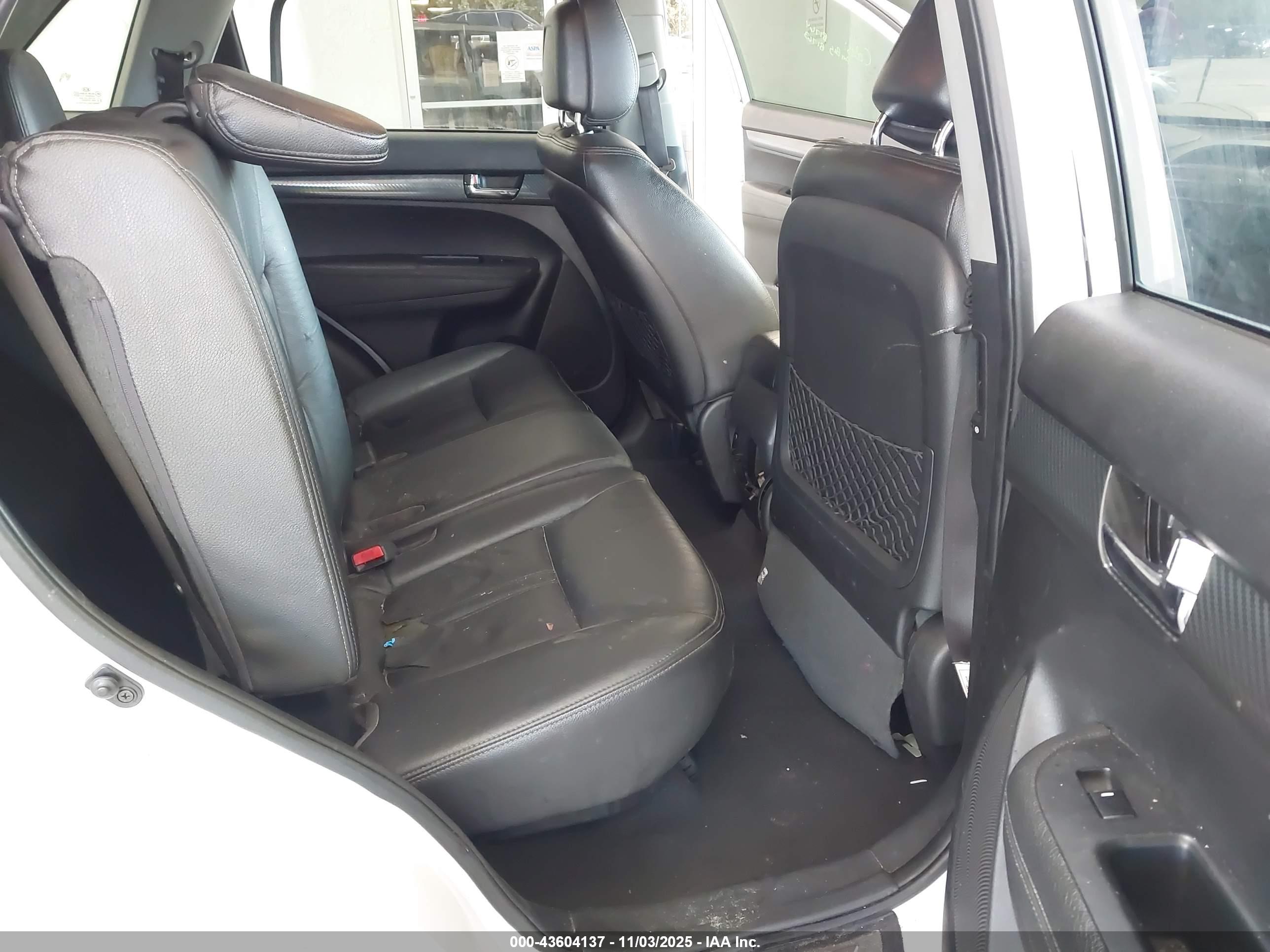 KIA SORENTO image 8