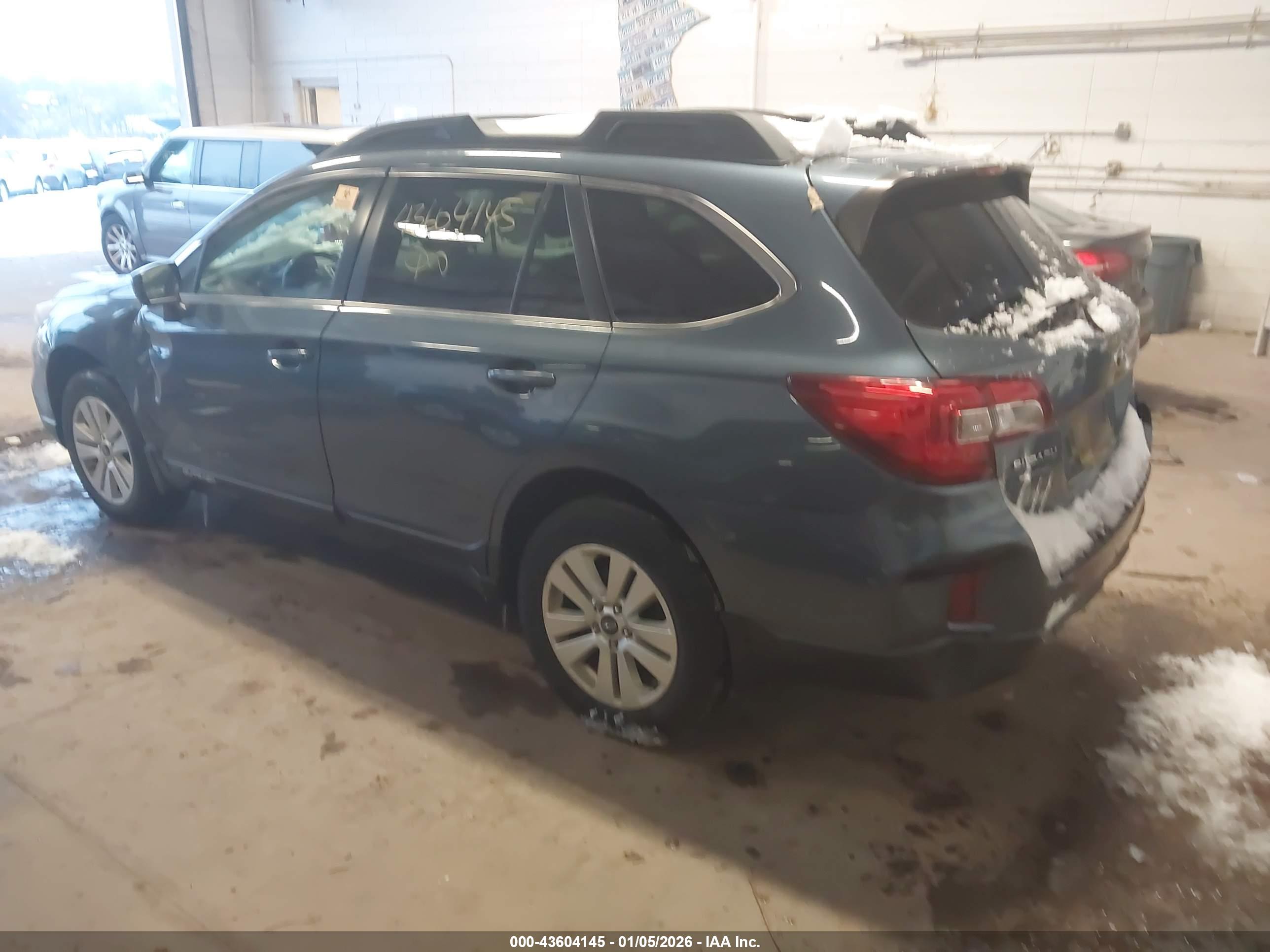 SUBARU OUTBACK image 3