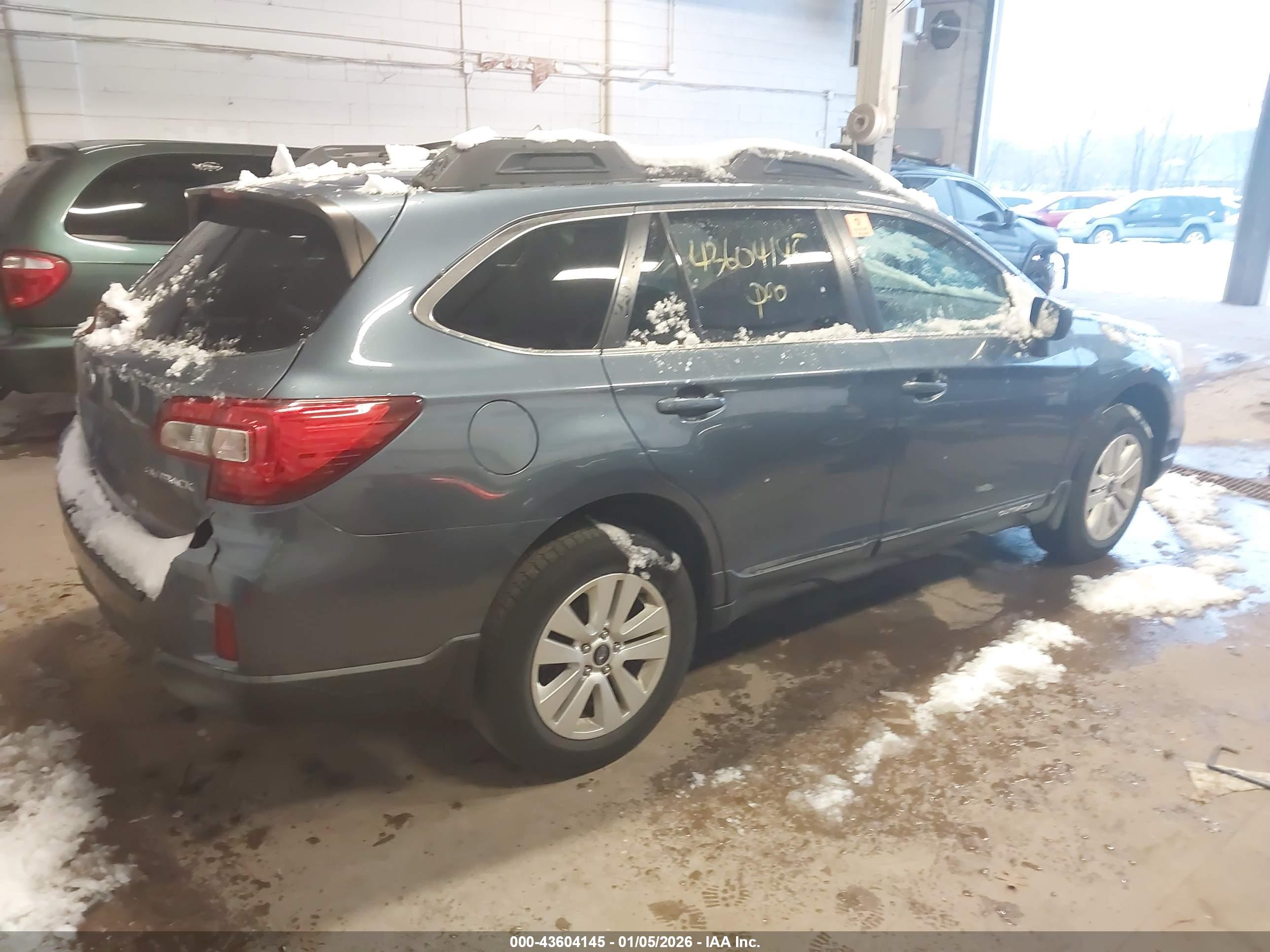SUBARU OUTBACK image 4
