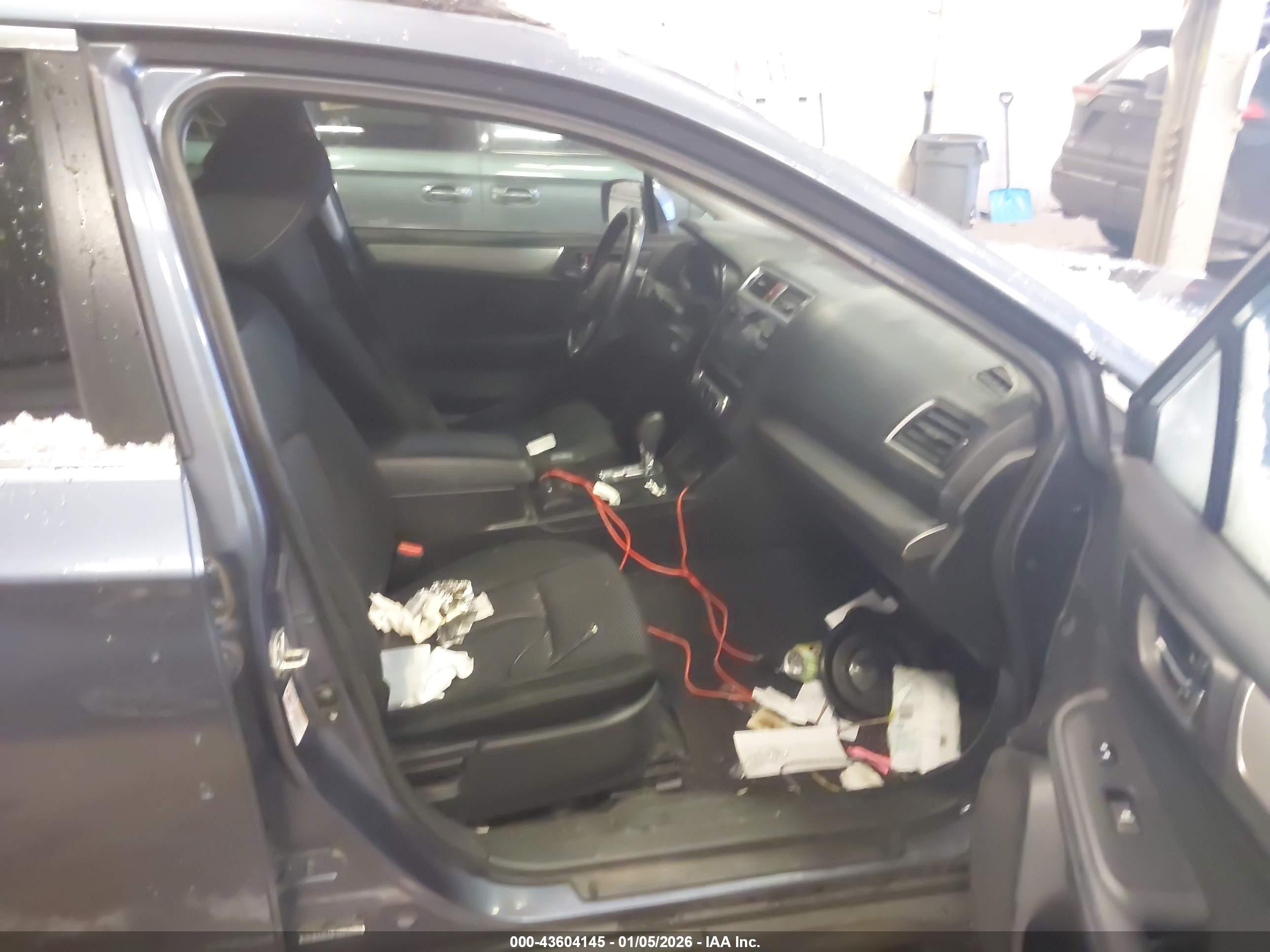SUBARU OUTBACK image 5