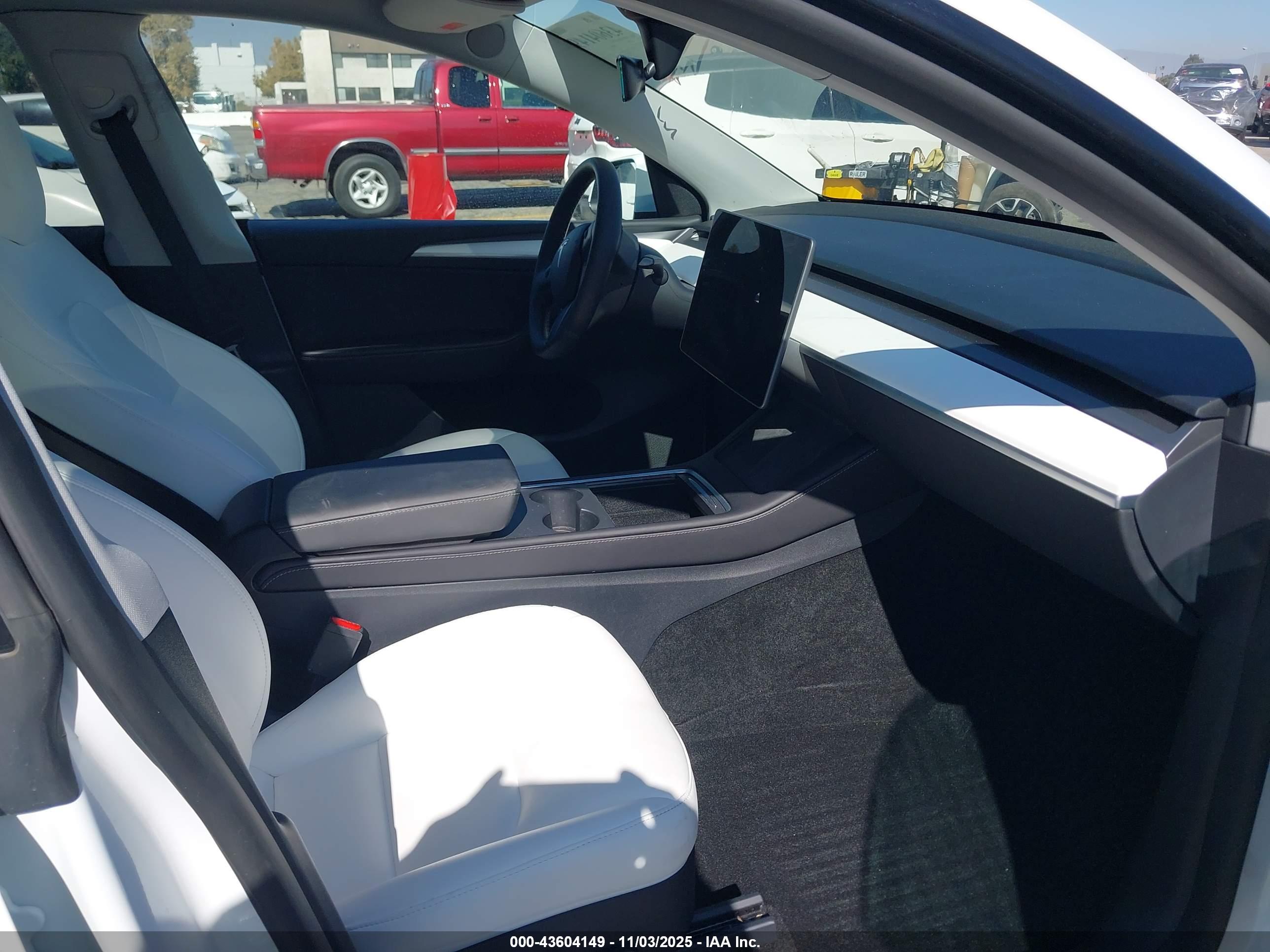 TESLA MODEL image 5