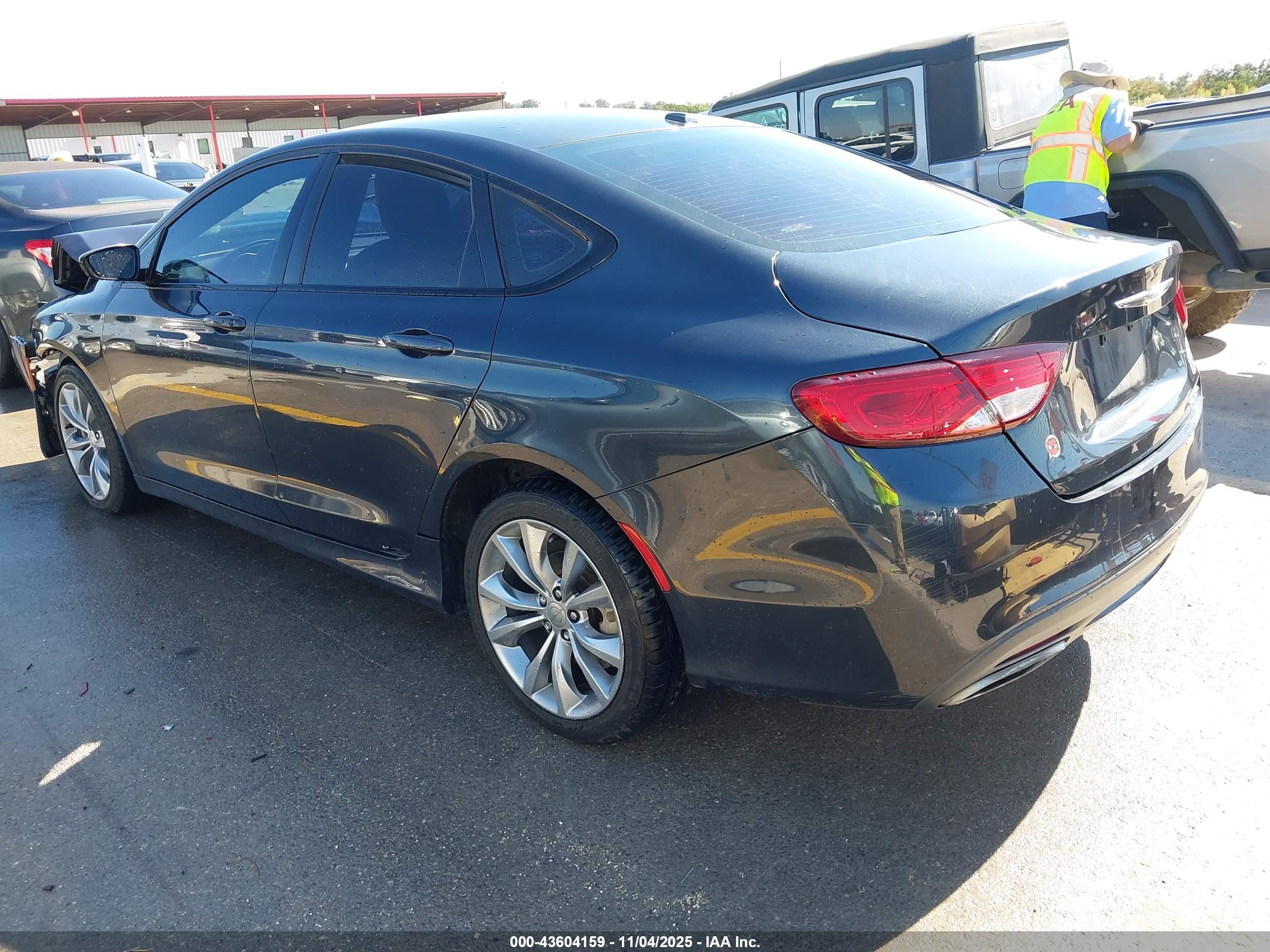 CHRYSLER 200 image 3