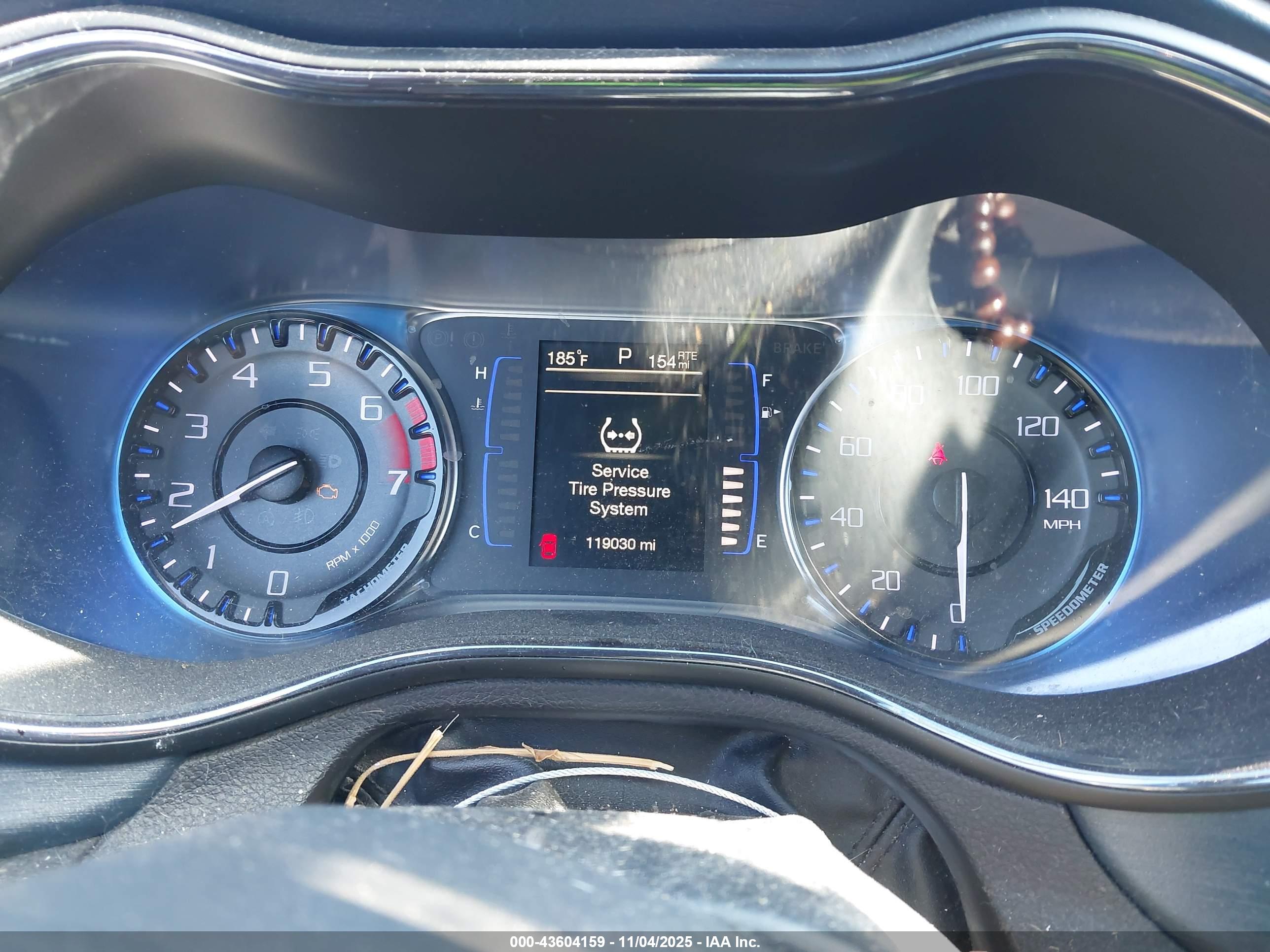 CHRYSLER 200 image 7