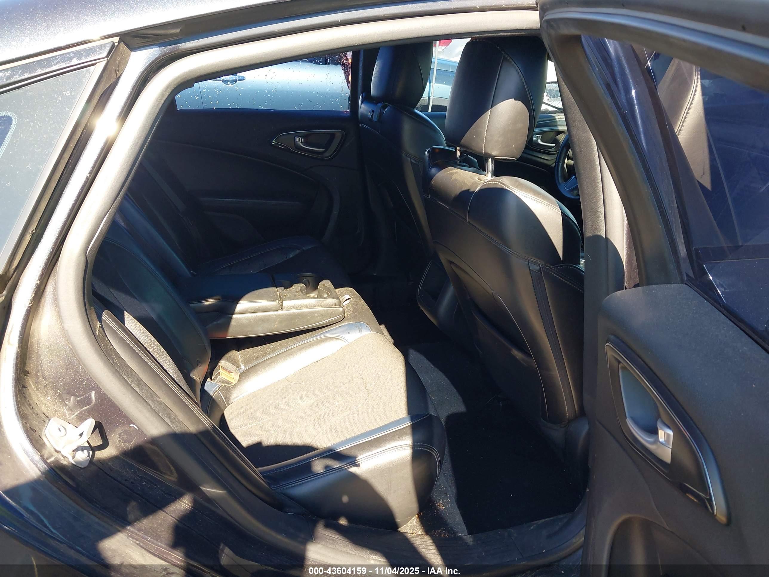 CHRYSLER 200 image 8