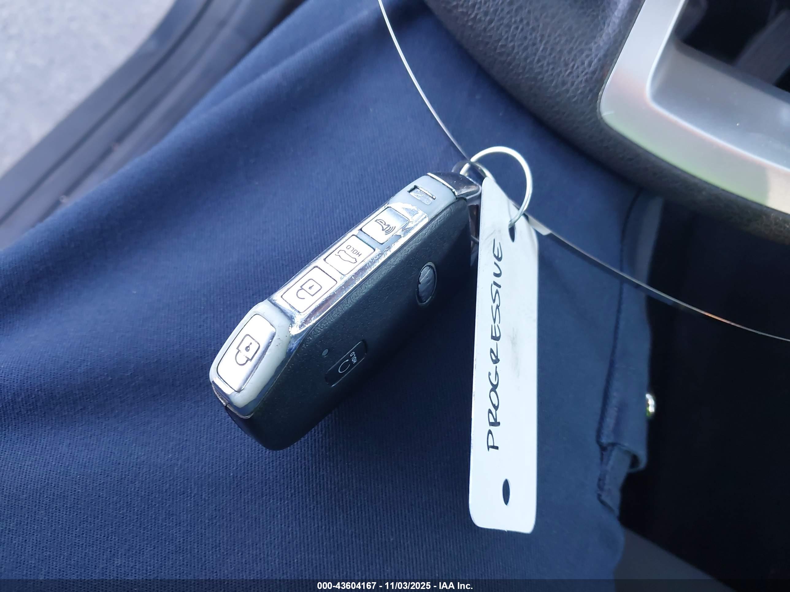 KIA K5 image 11
