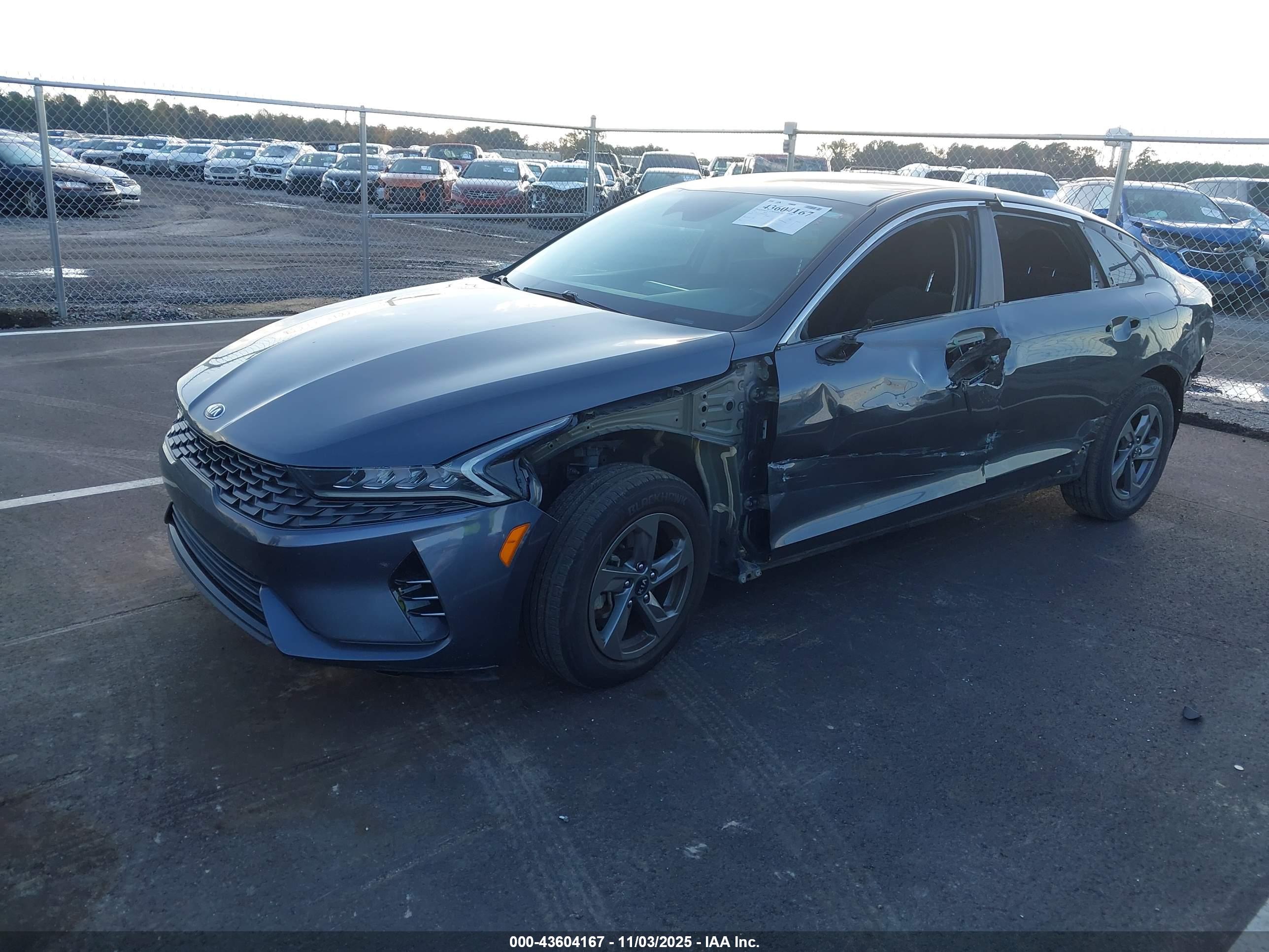 KIA K5 image 2