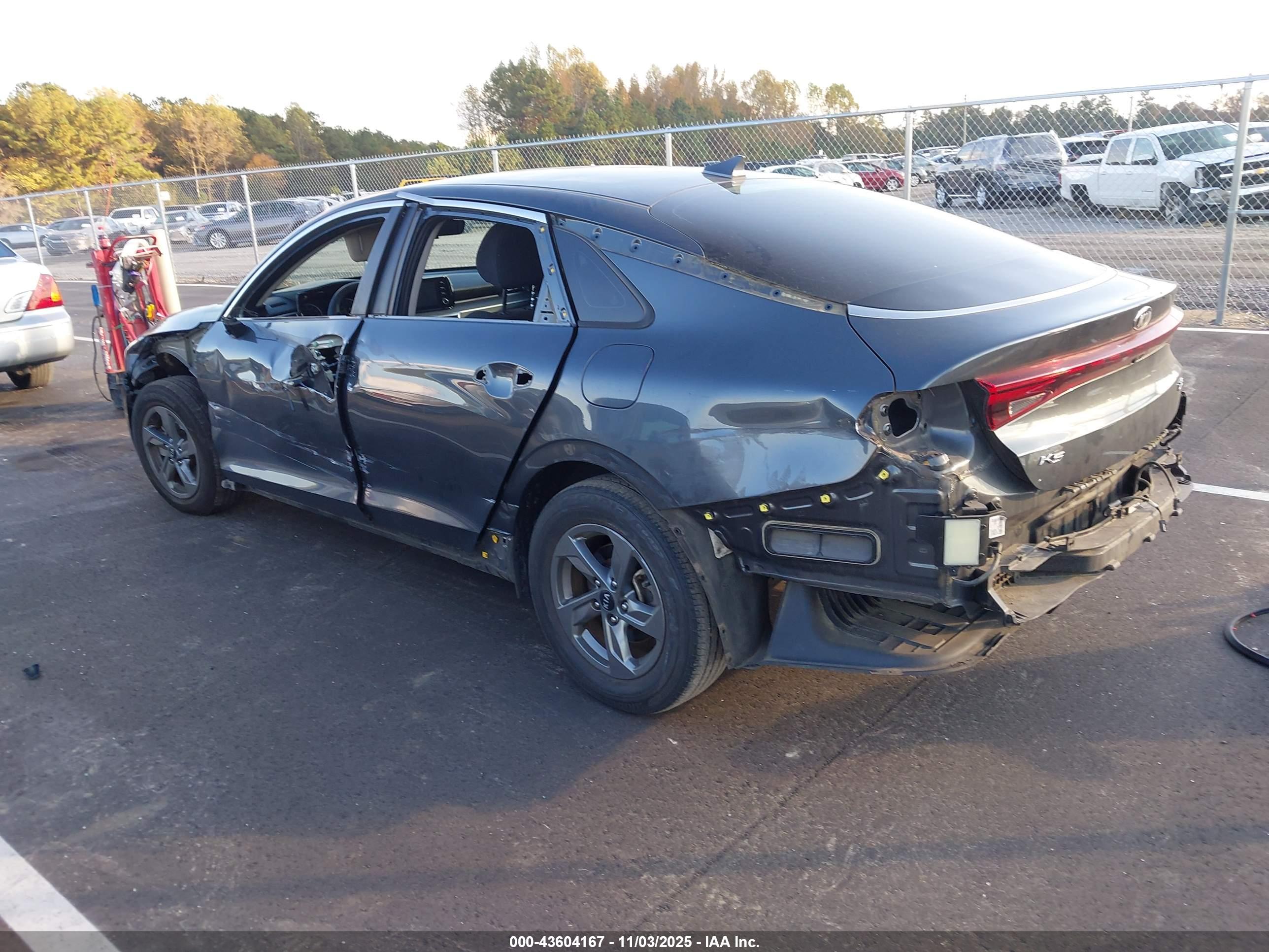 KIA K5 image 3