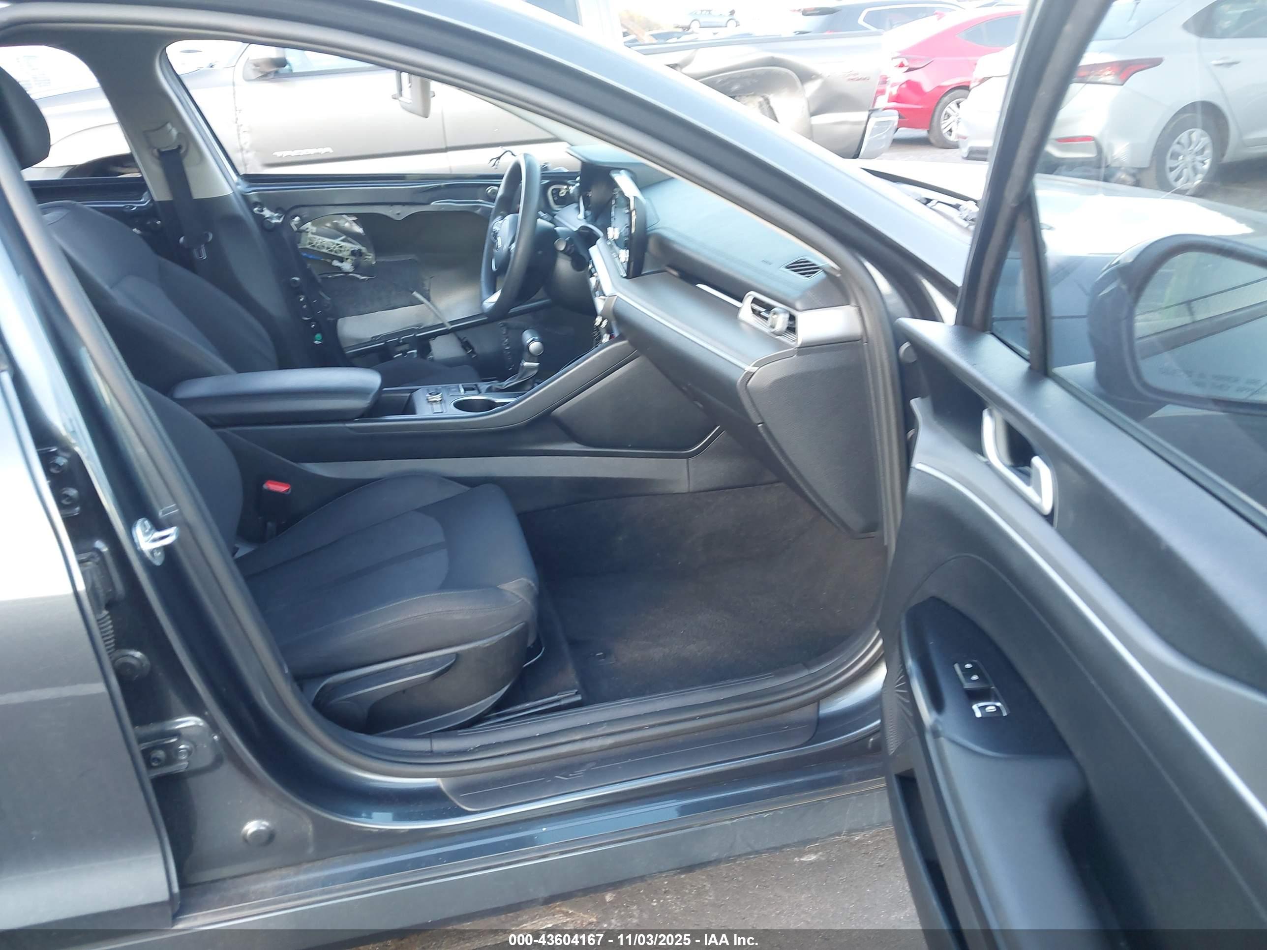 KIA K5 image 5