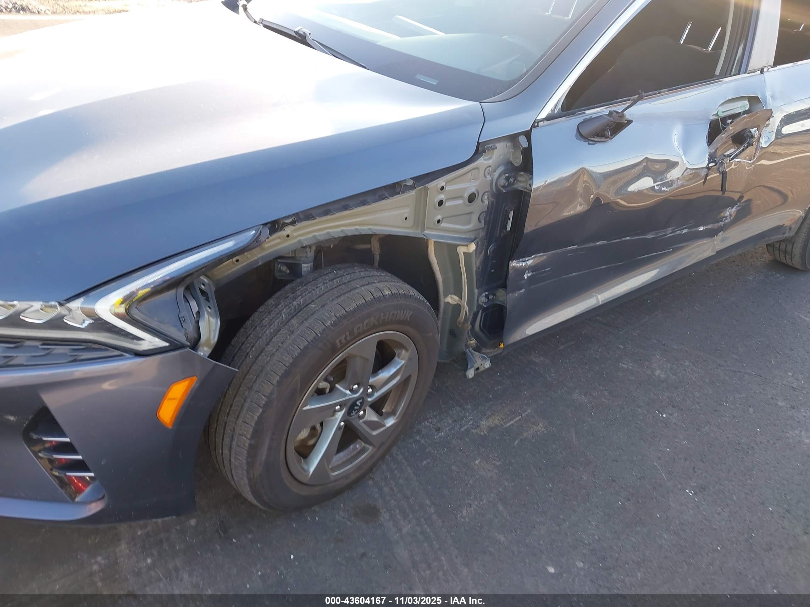 KIA K5 image 6