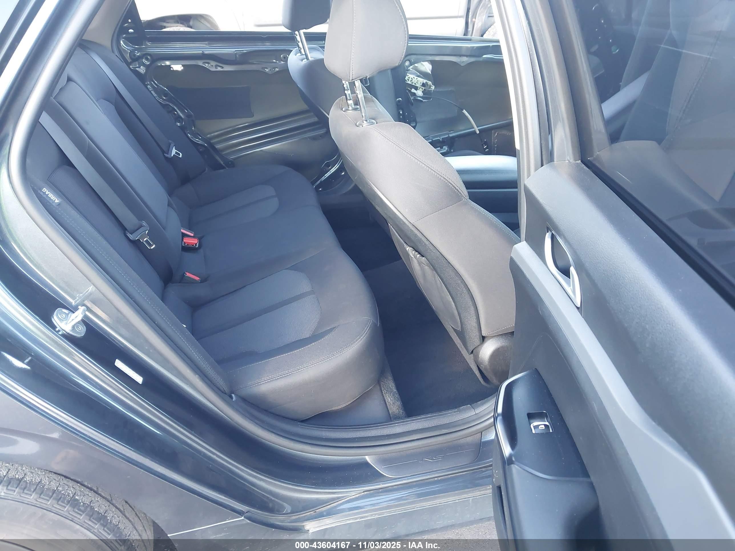 KIA K5 image 8