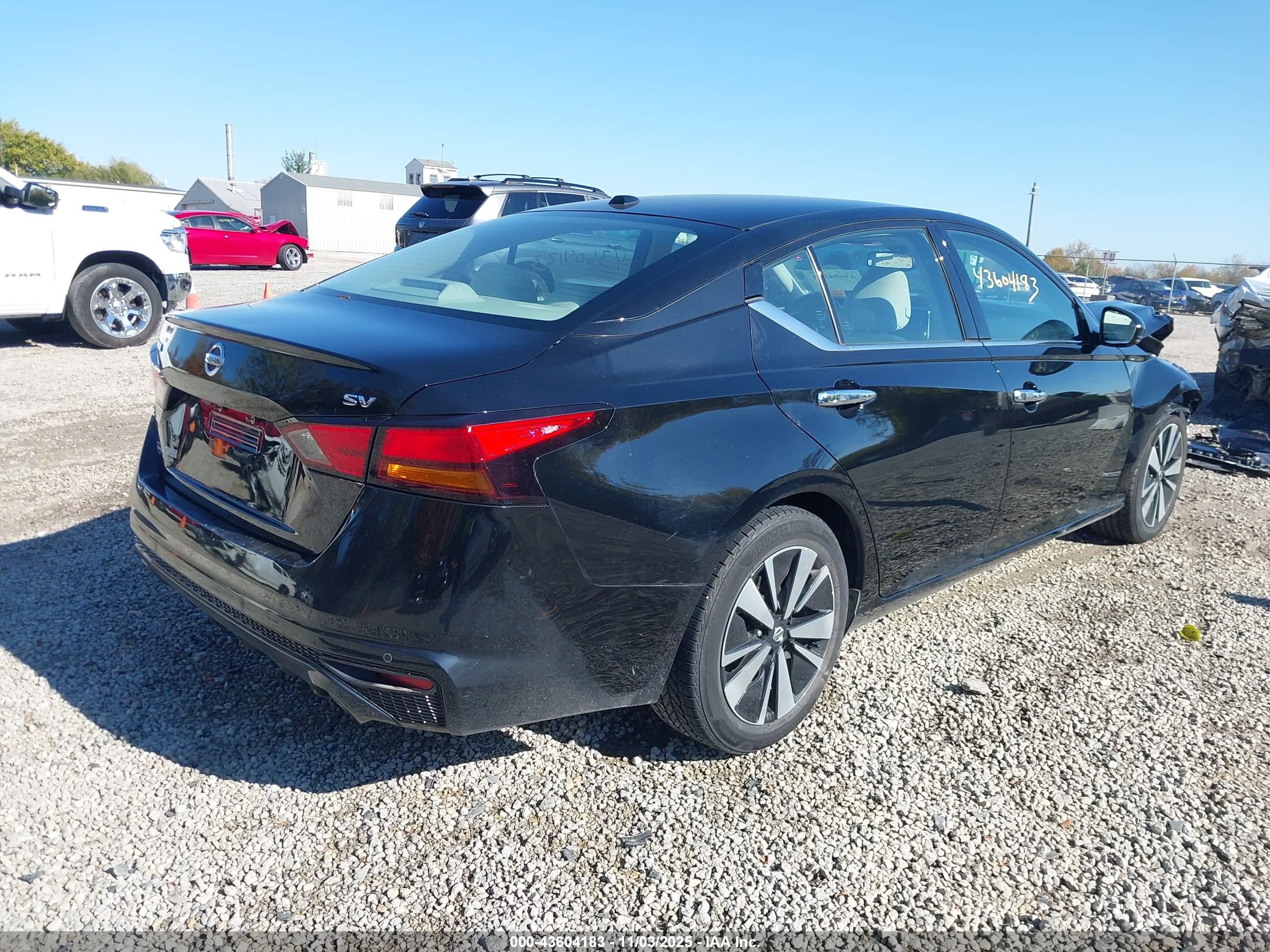 NISSAN ALTIMA image 4