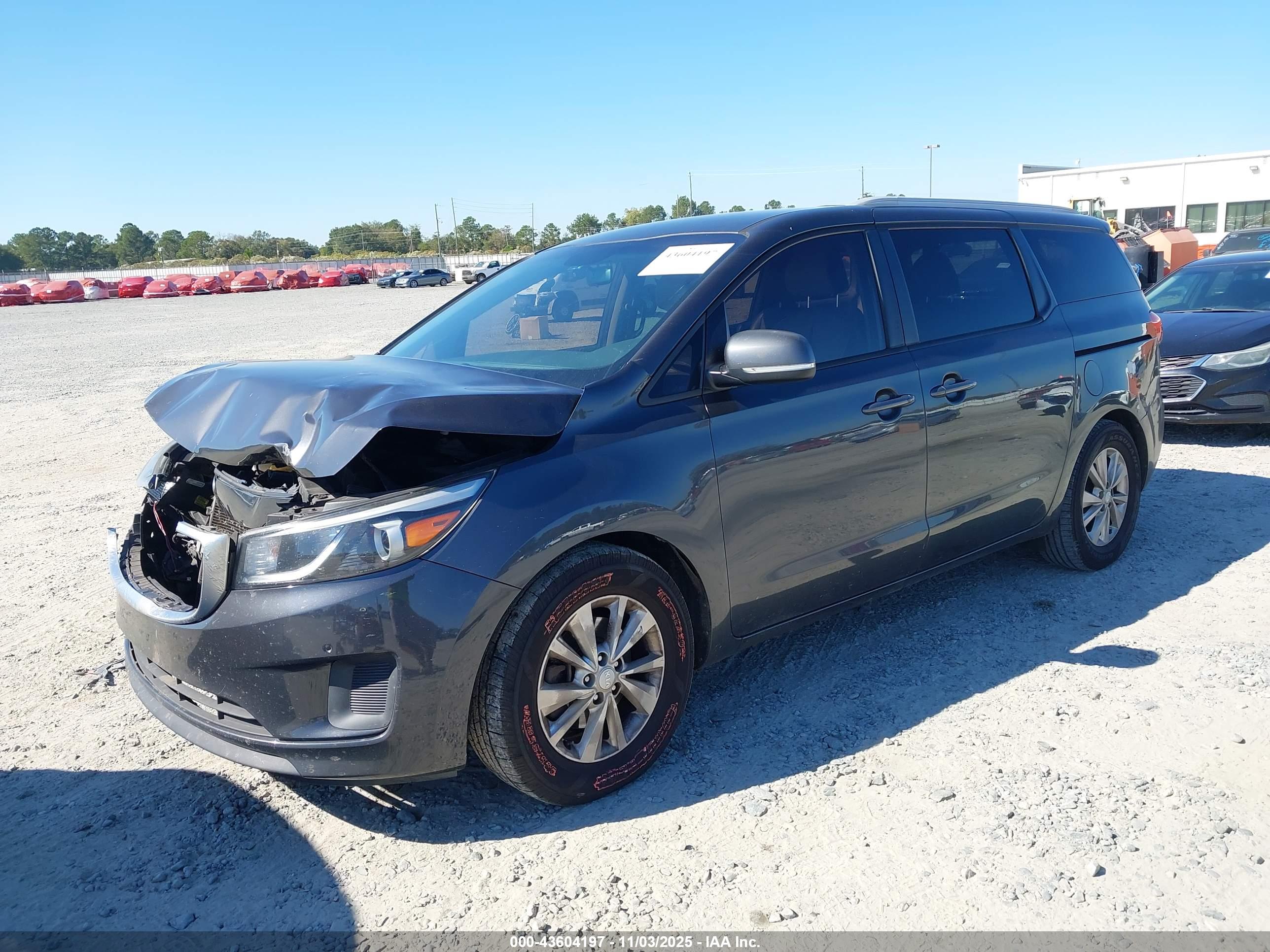 KIA SEDONA image 2
