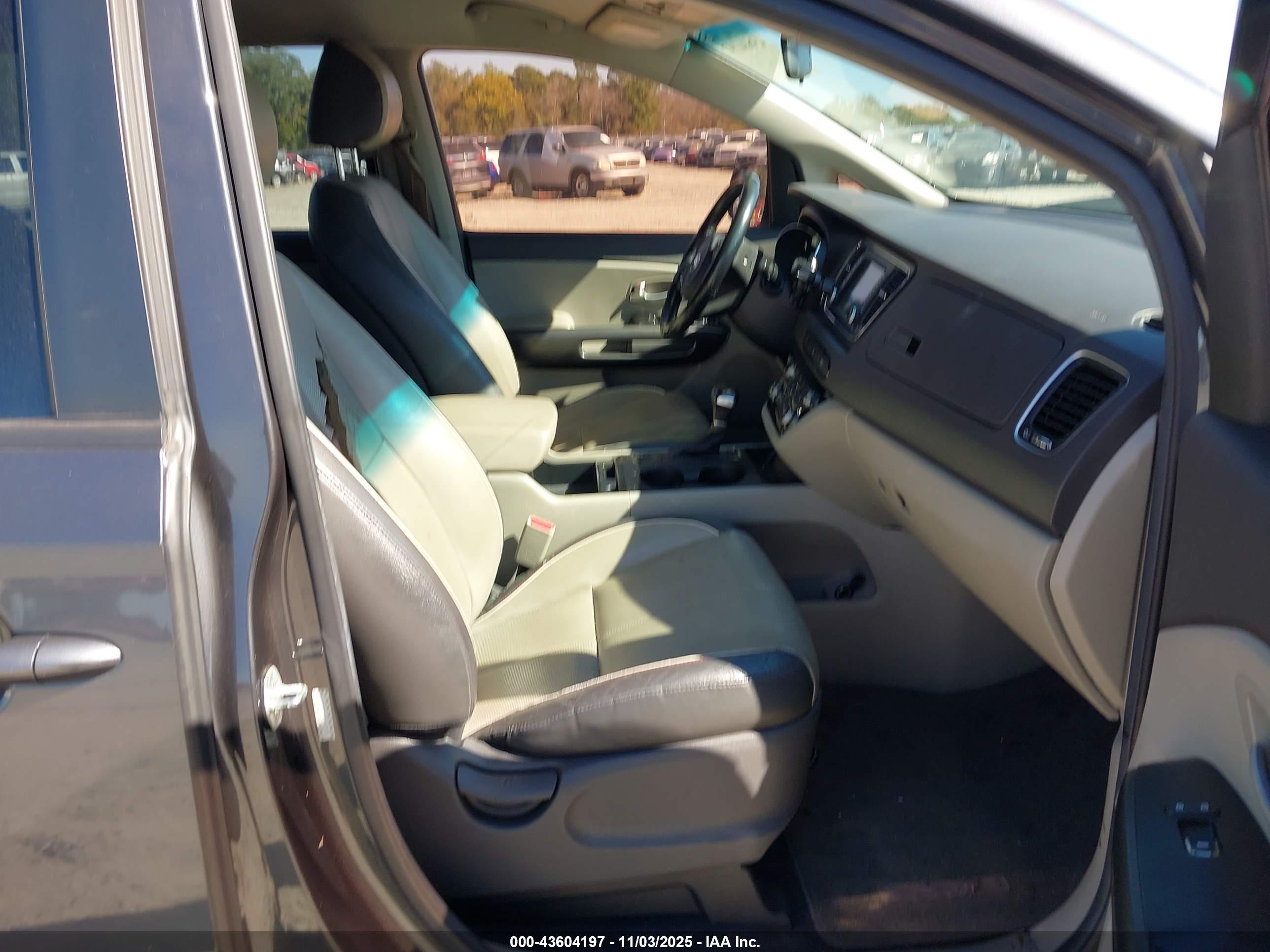 KIA SEDONA image 5