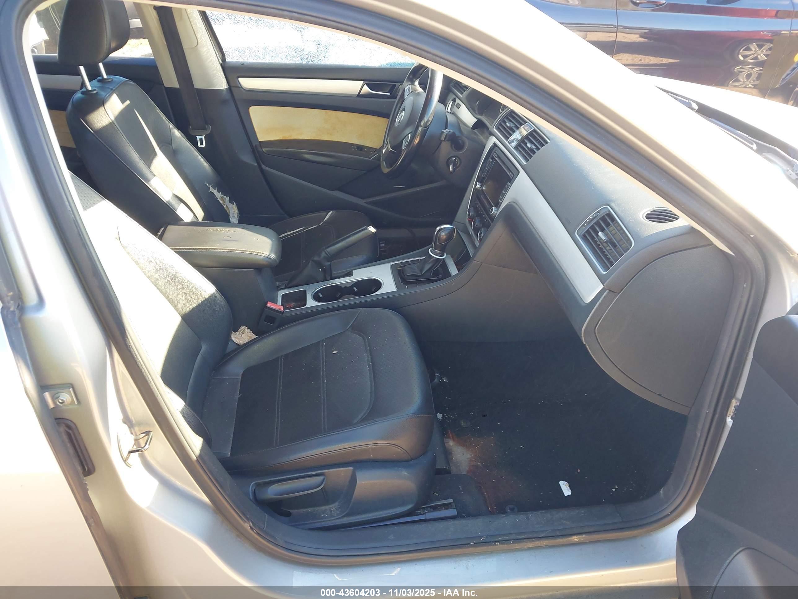 VOLKSWAGEN PASSAT image 5