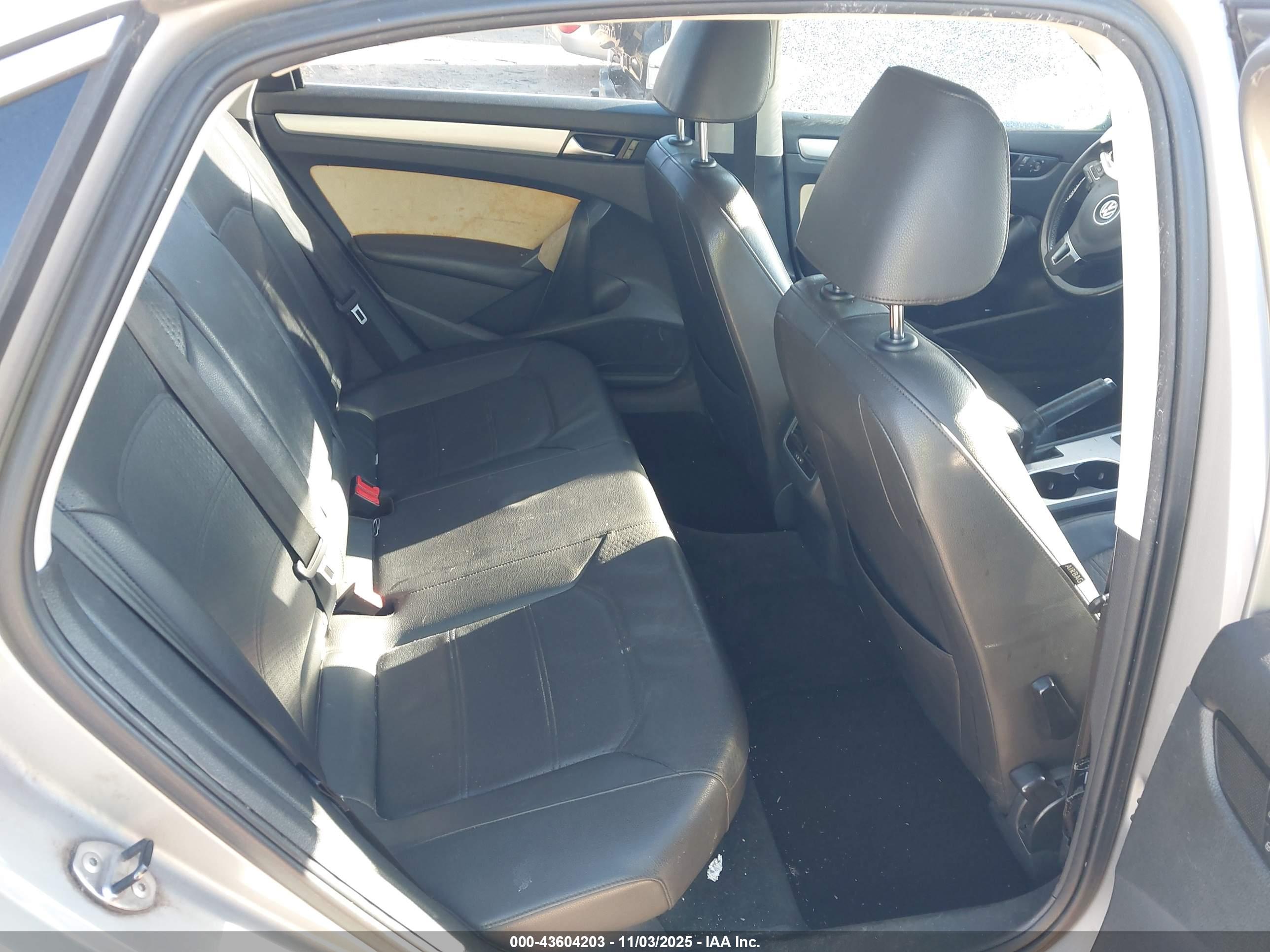 VOLKSWAGEN PASSAT image 8