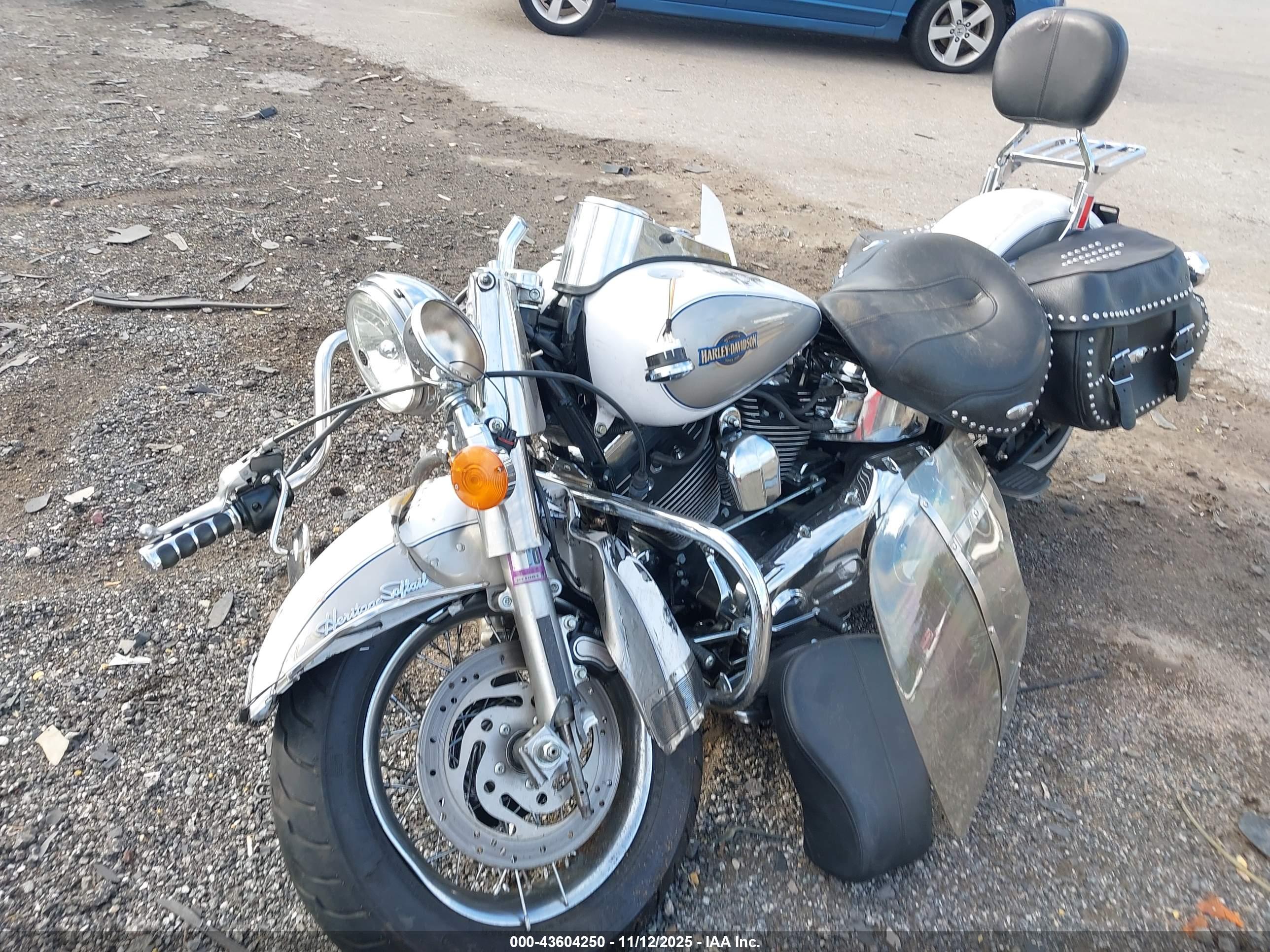 HARLEY-DAVIDSON FLSTC image 2