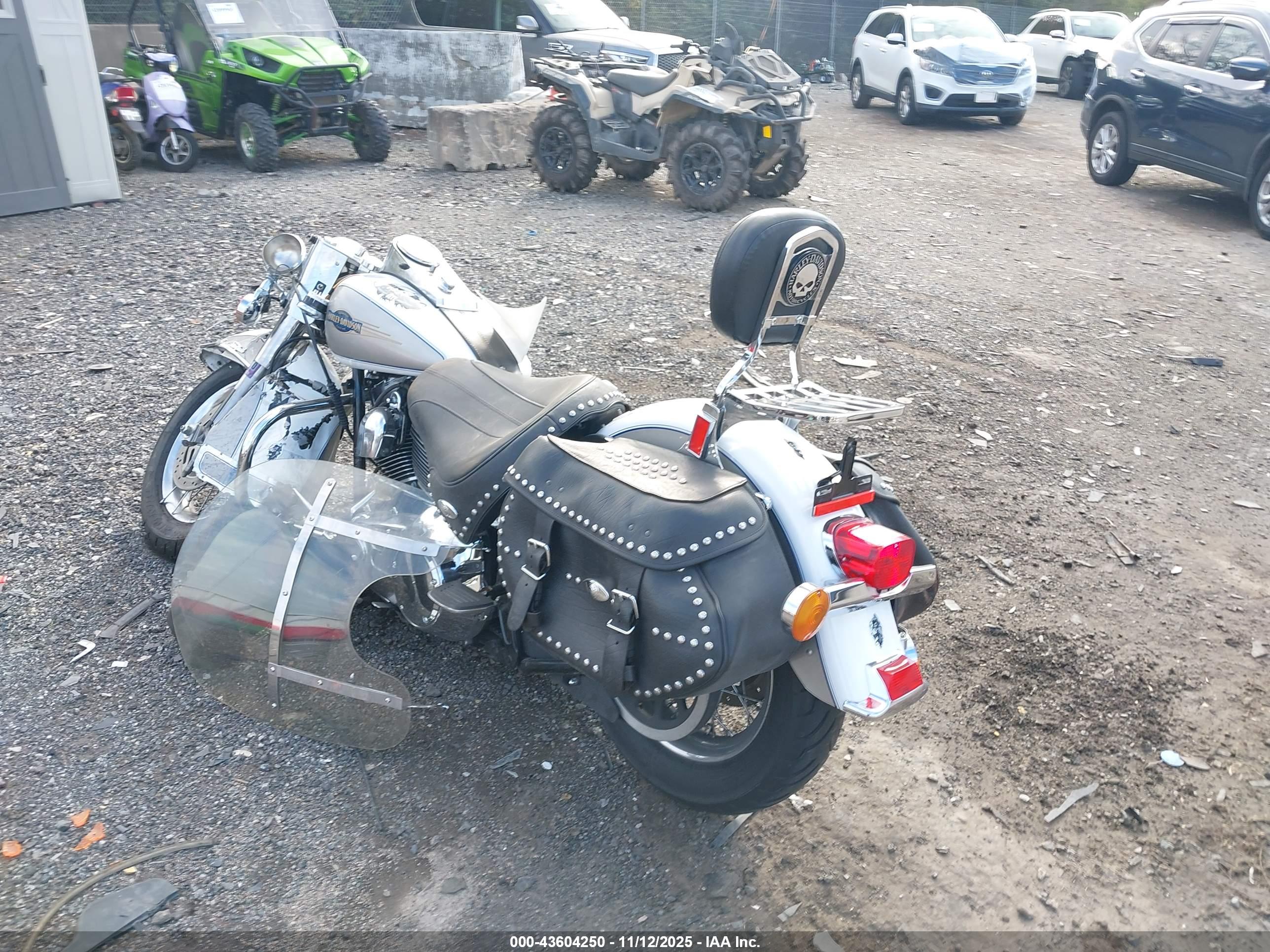 HARLEY-DAVIDSON FLSTC image 3