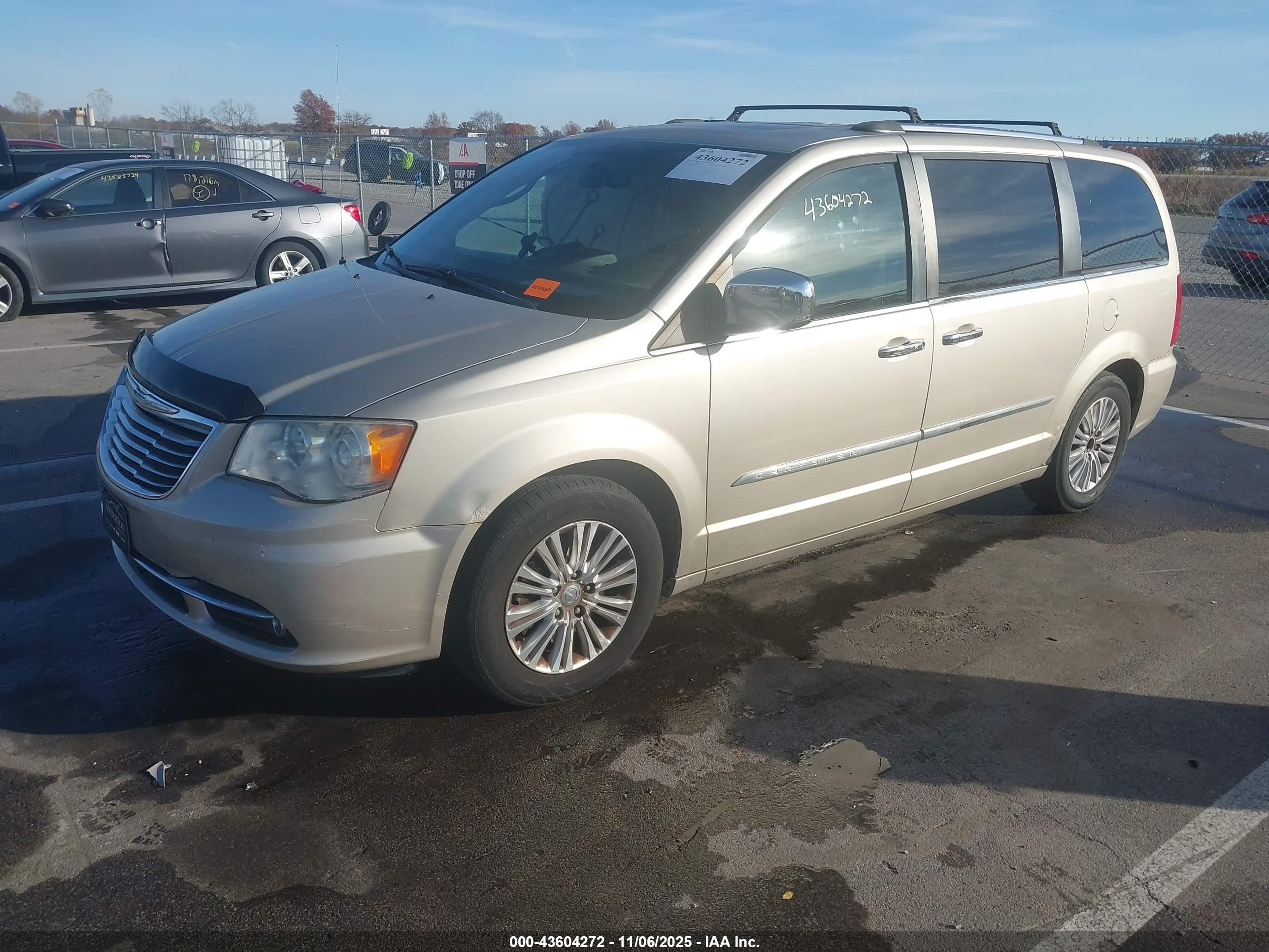 CHRYSLER TOWN image 2