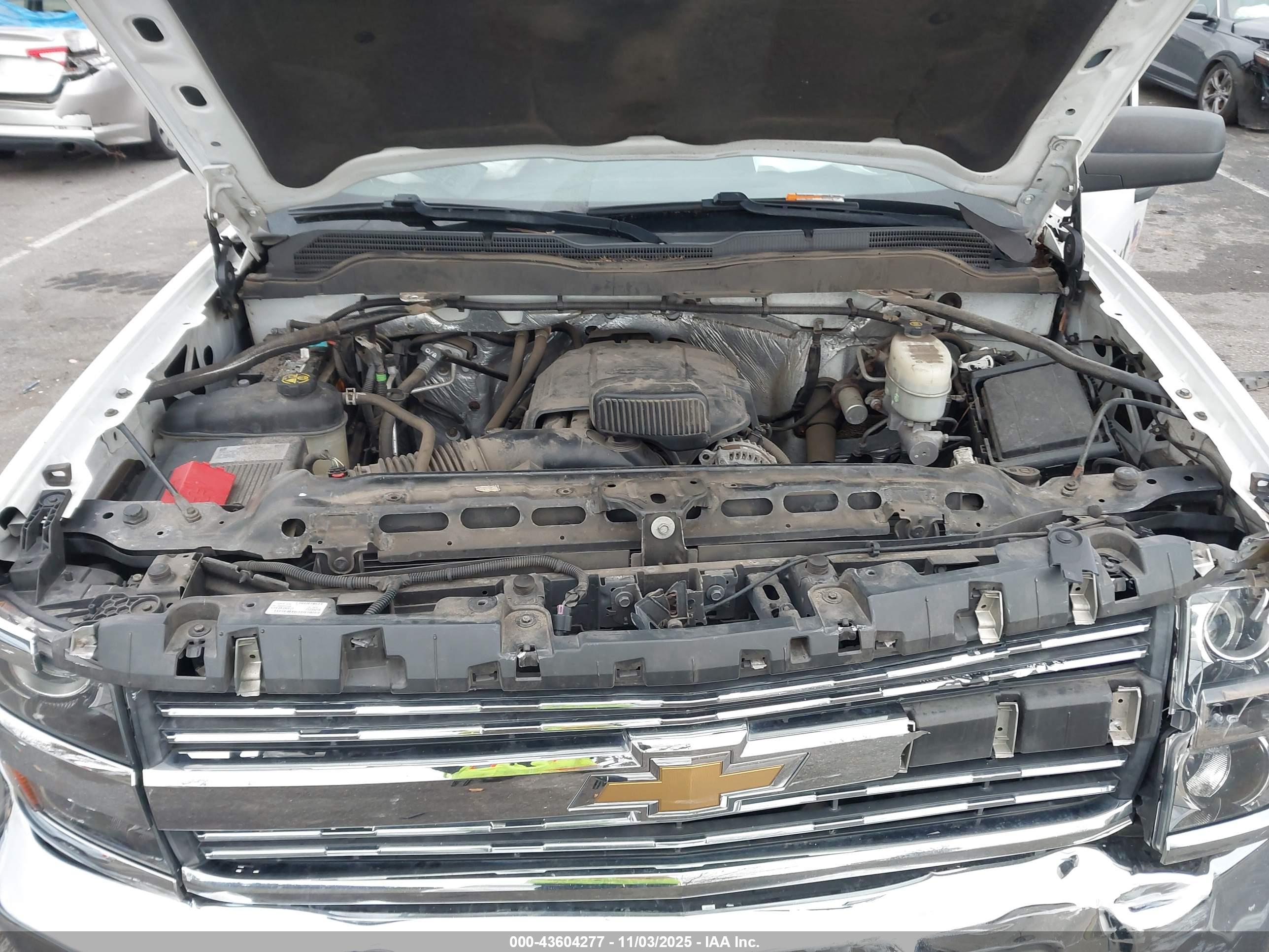 CHEVROLET SILVERADO image 10