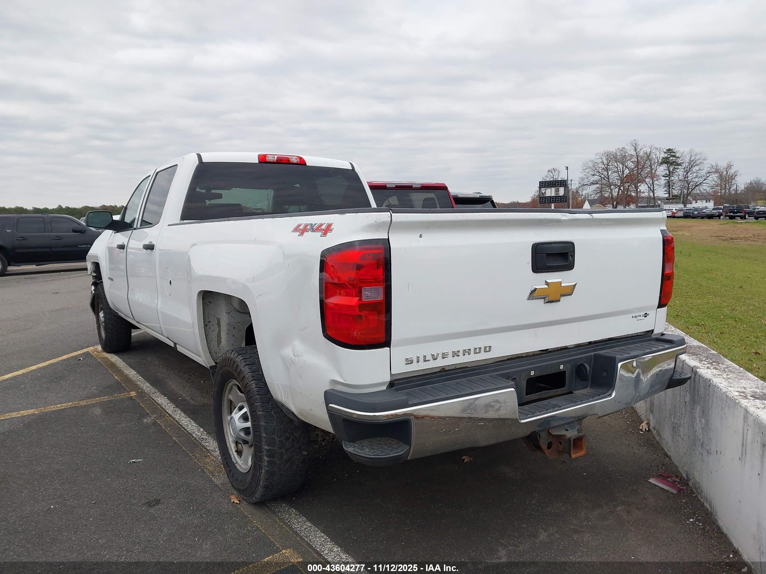 CHEVROLET SILVERADO image 3