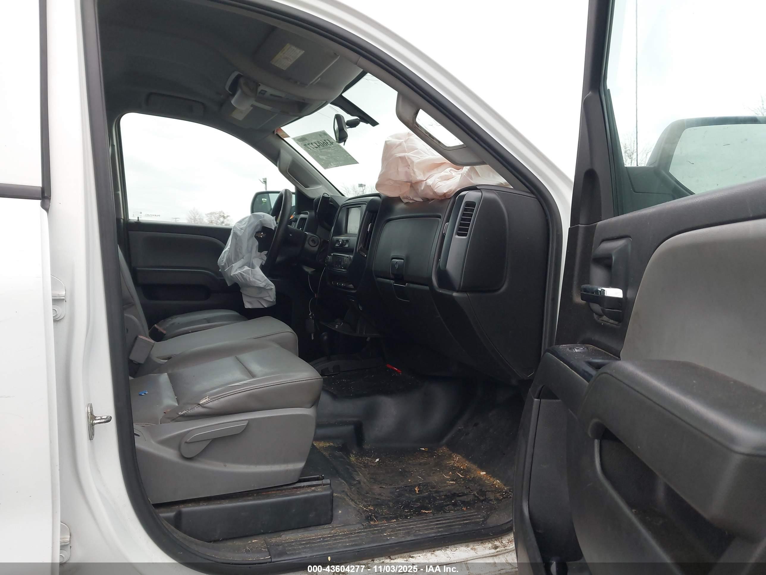 CHEVROLET SILVERADO image 5