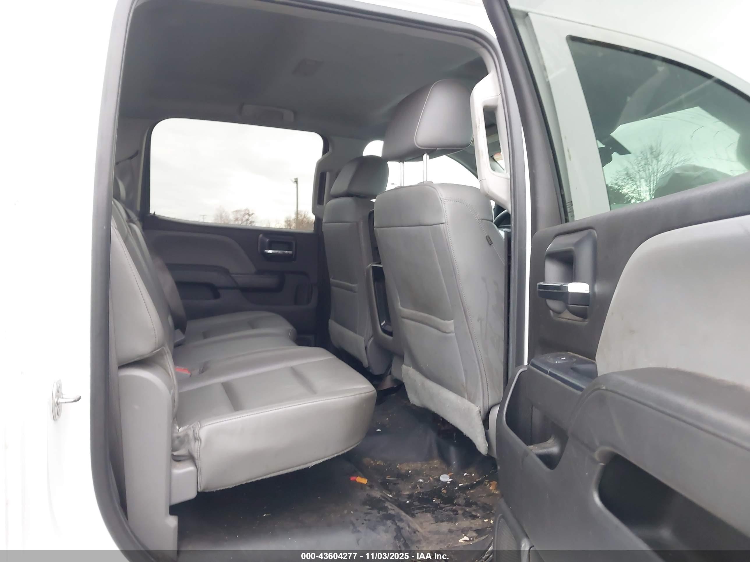 CHEVROLET SILVERADO image 8