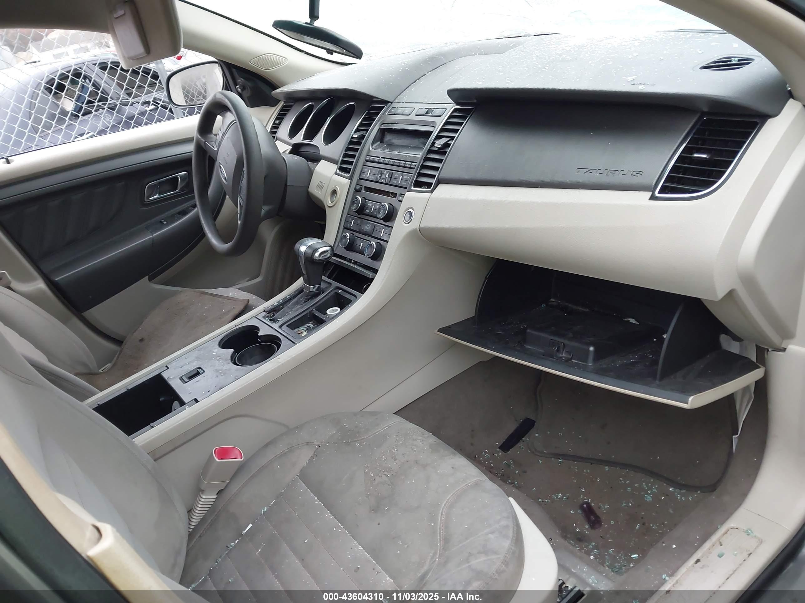 FORD TAURUS image 5