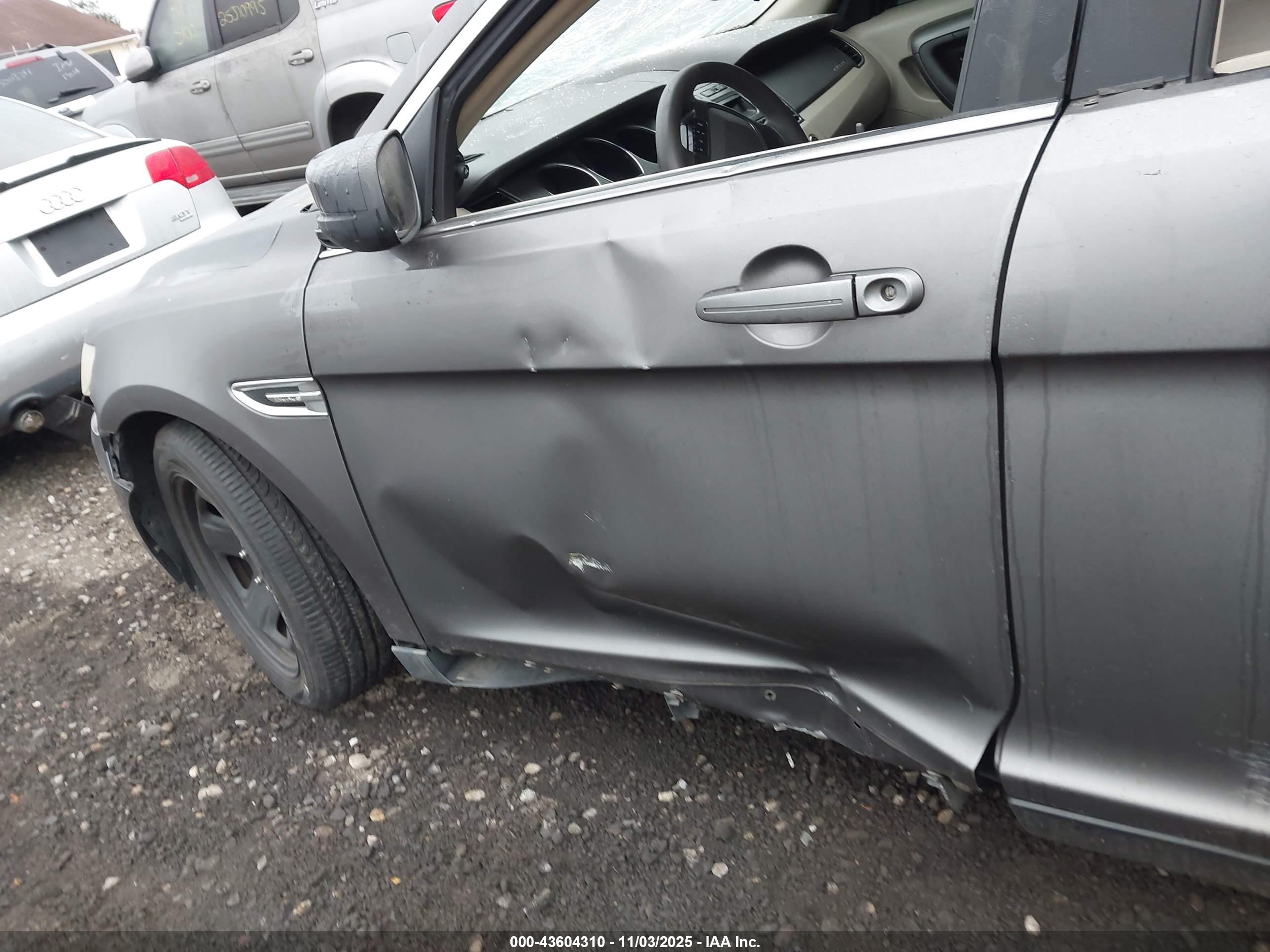 FORD TAURUS image 6