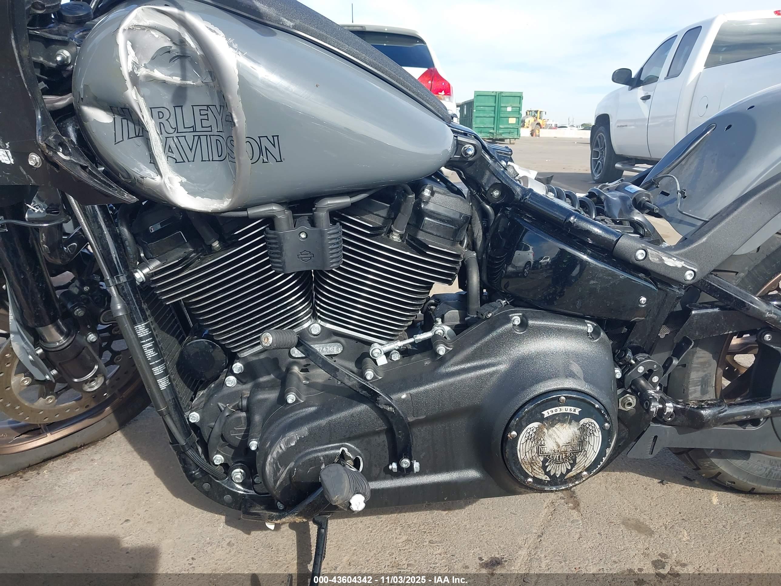 HARLEY-DAVIDSON FXLRS image 9